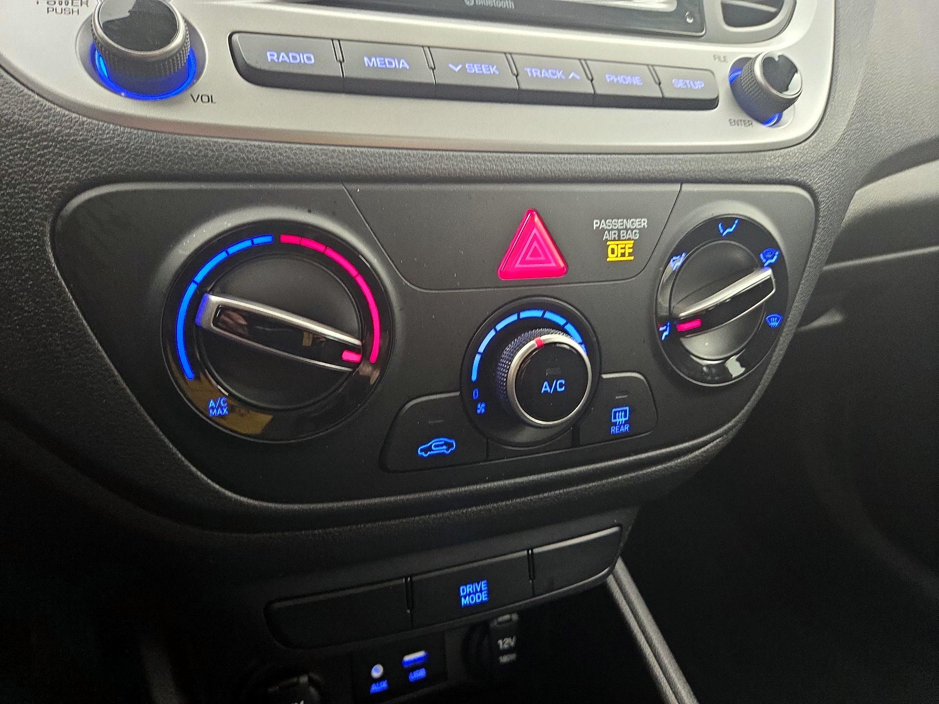 Thumbnail: 2022 Hyundai Accent - 16