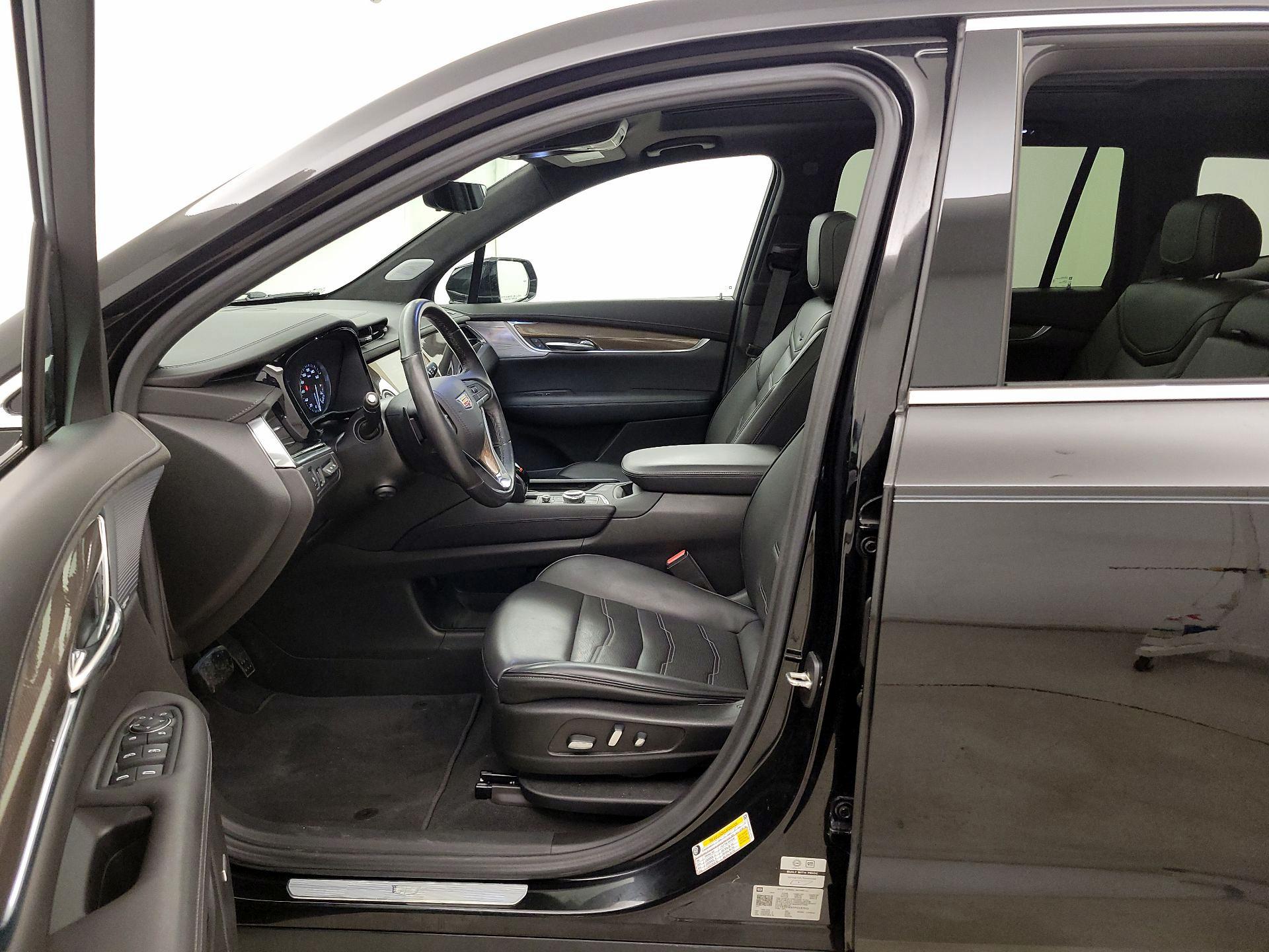 Thumbnail: 2023 Cadillac XT6 - 11