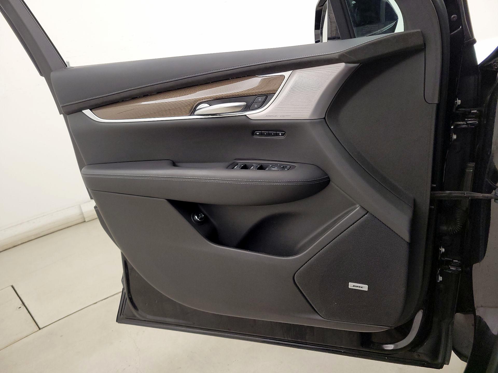 Thumbnail: 2023 Cadillac XT6 - 12