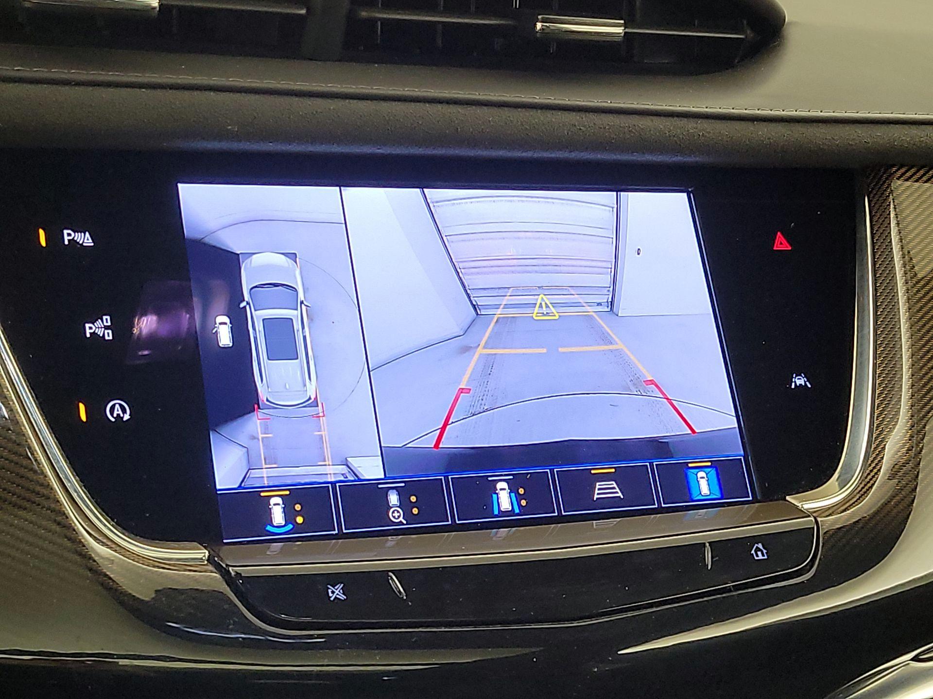 Thumbnail: 2023 Cadillac XT6 - 15