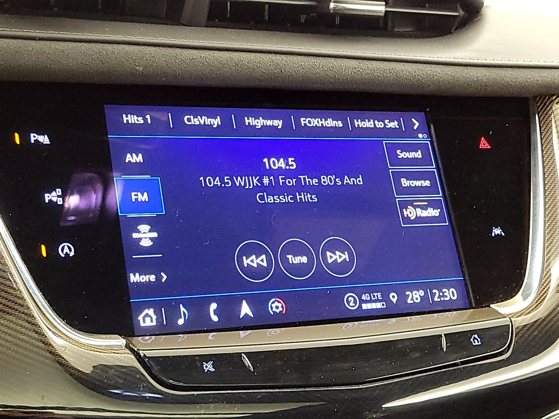 Thumbnail: 2023 Cadillac XT6 - 16