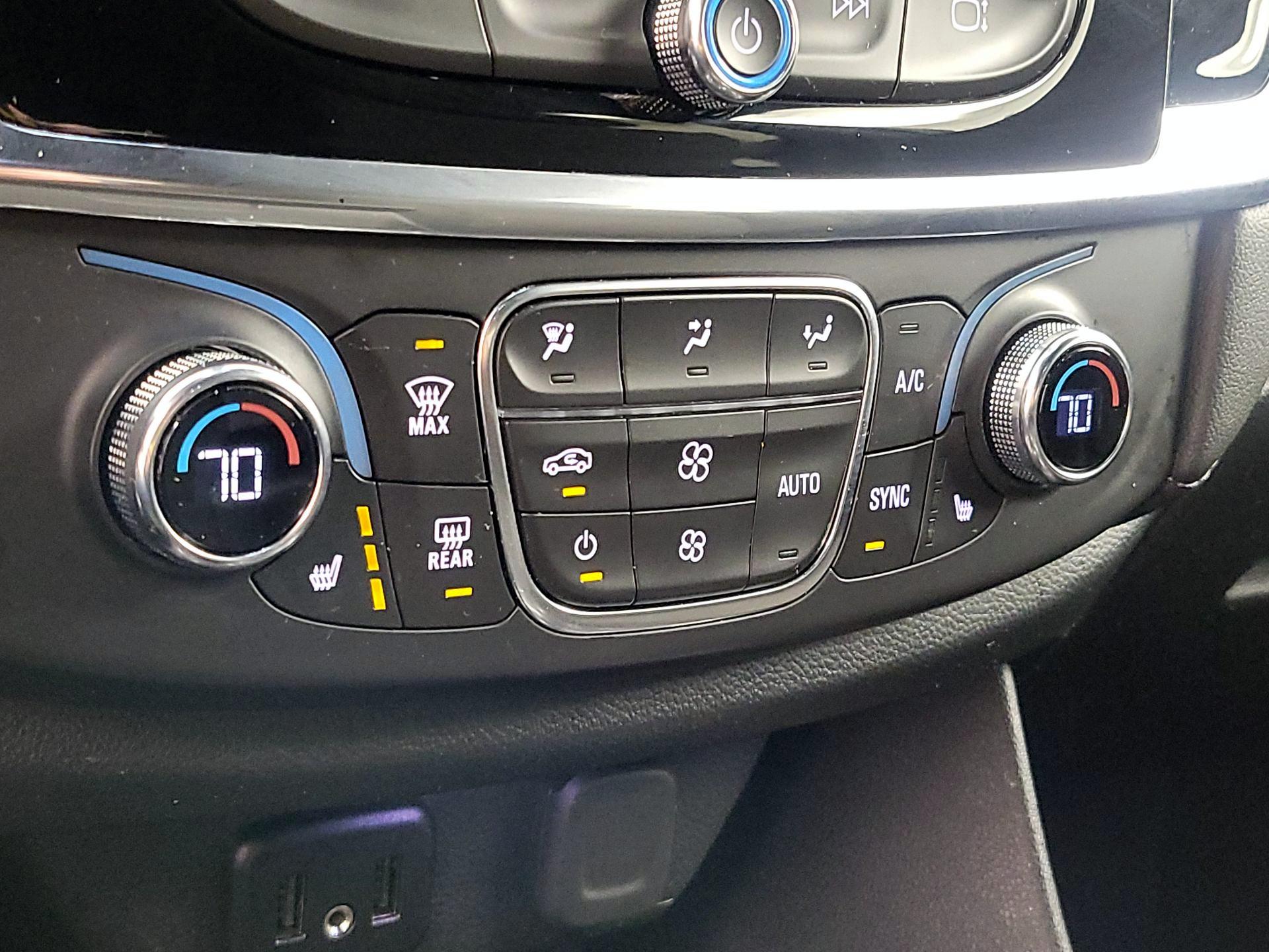 Thumbnail: 2023 Chevrolet Traverse - 16