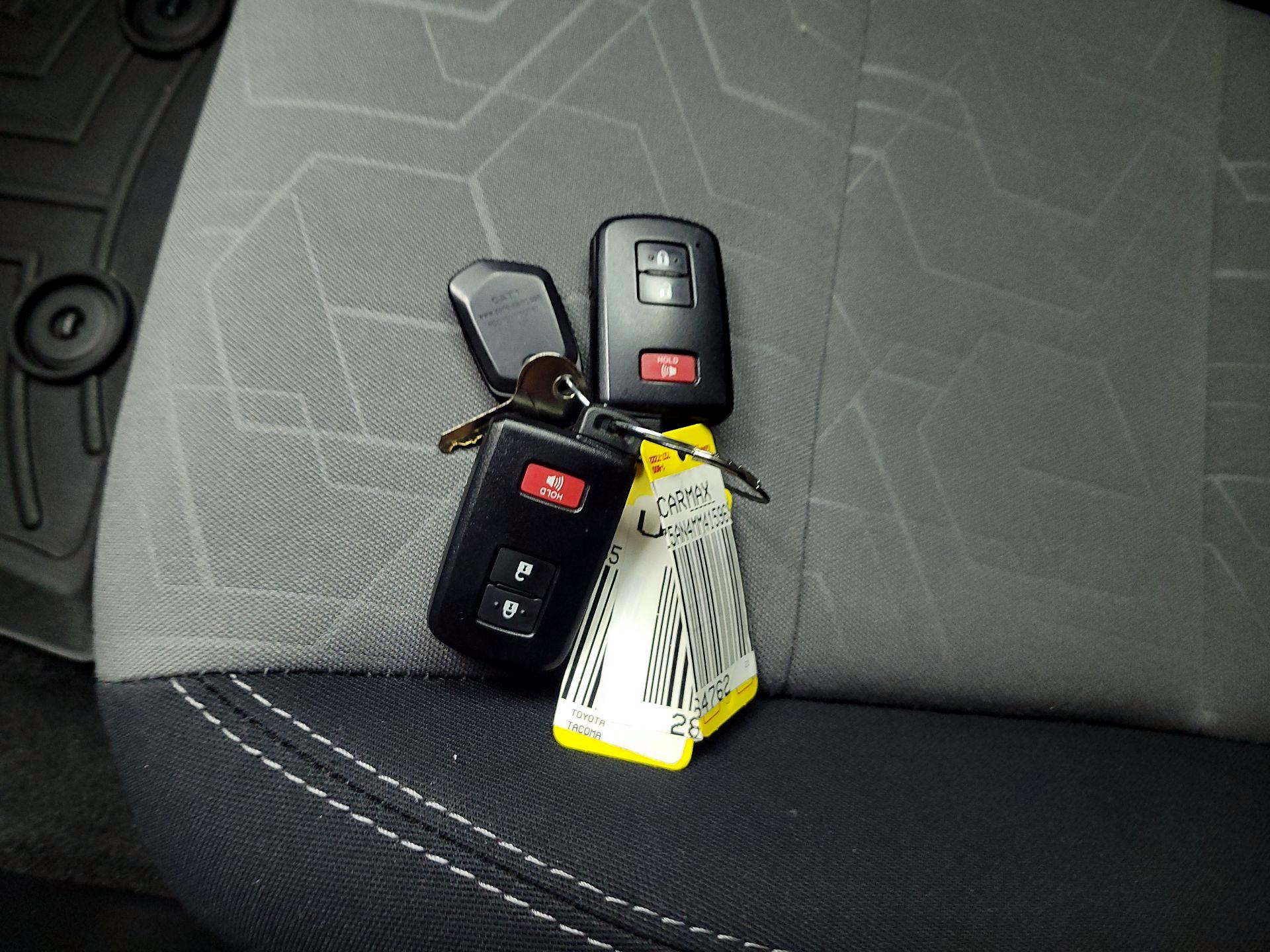 Thumbnail: 2021 Toyota Tacoma - 18