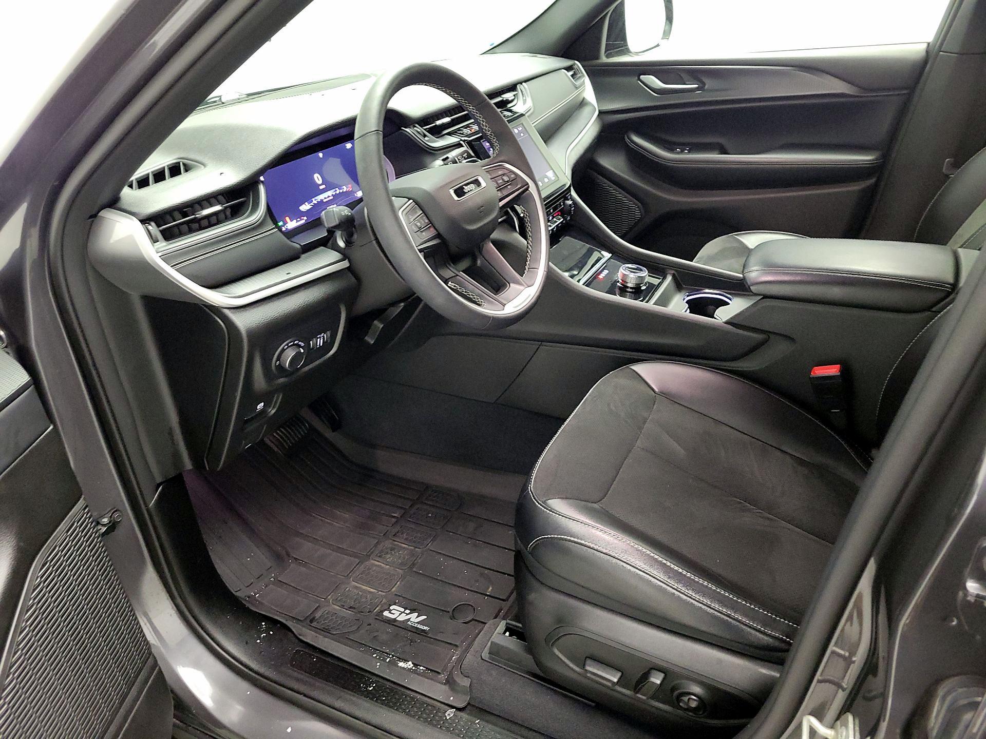 Thumbnail: 2023 Jeep Grand Cherokee L - 11