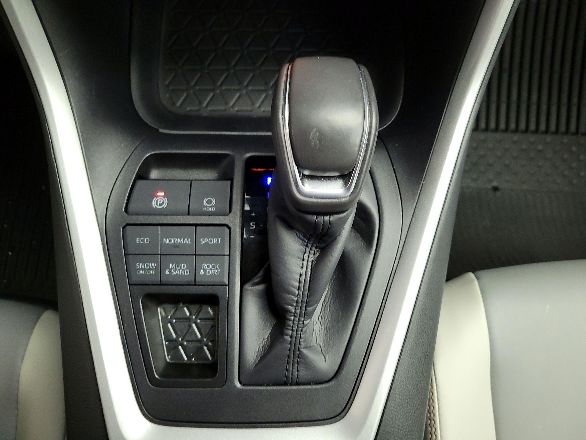 Thumbnail: 2024 Toyota RAV4 - 17