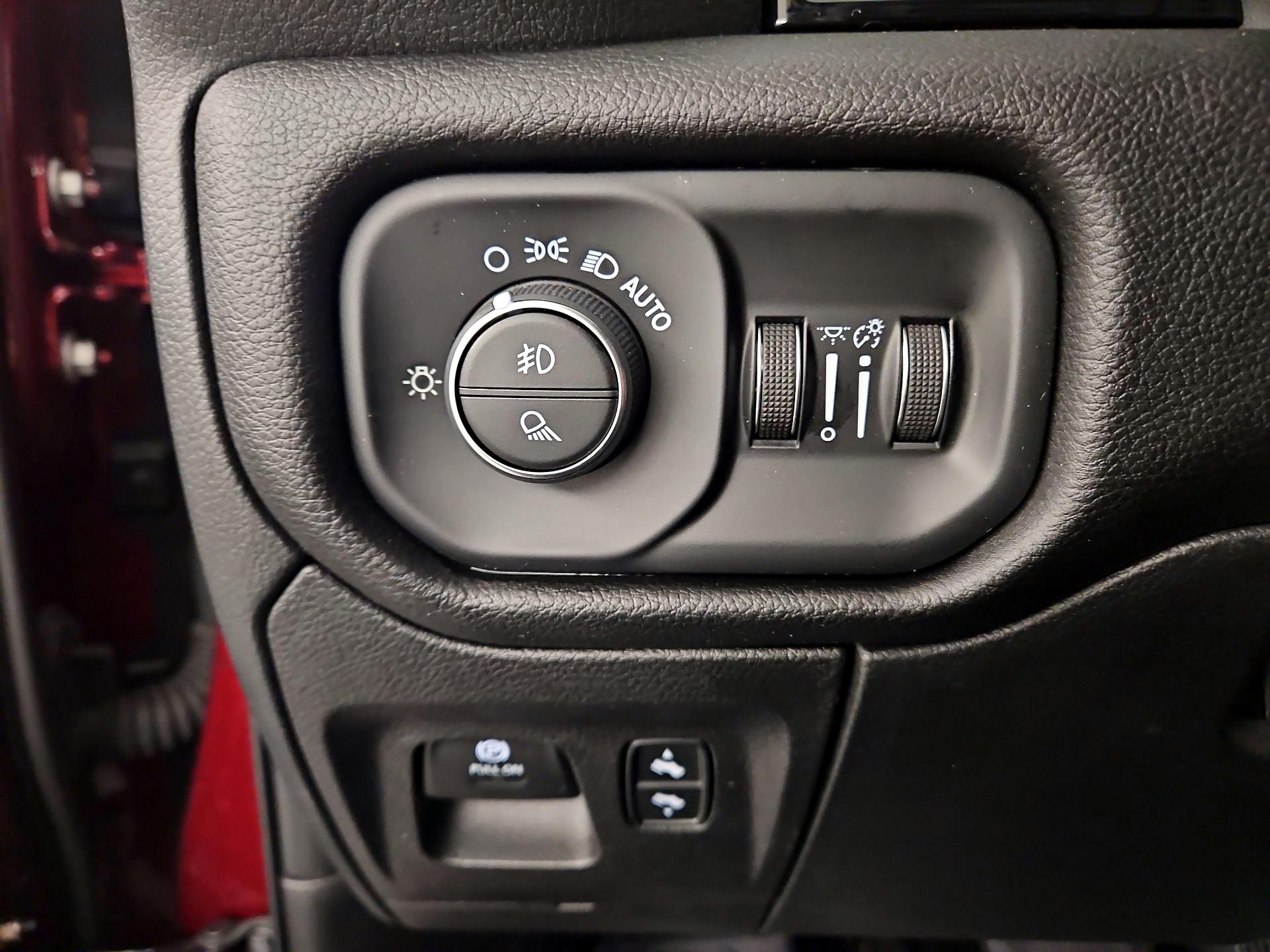 Thumbnail: 2025 RAM 1500 - 13