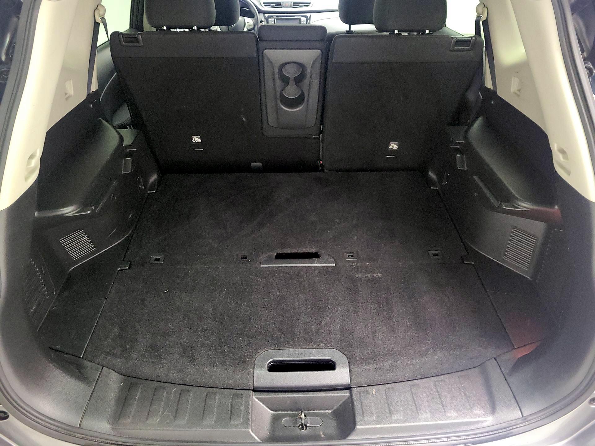 Thumbnail: 2016 Nissan Rogue - 16