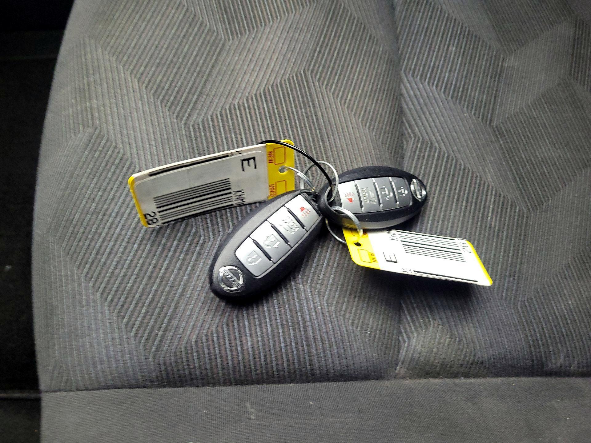 Thumbnail: 2016 Nissan Rogue - 18