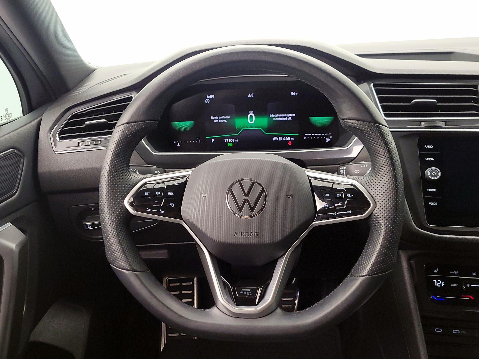 Thumbnail: 2023 Volkswagen Tiguan - 10