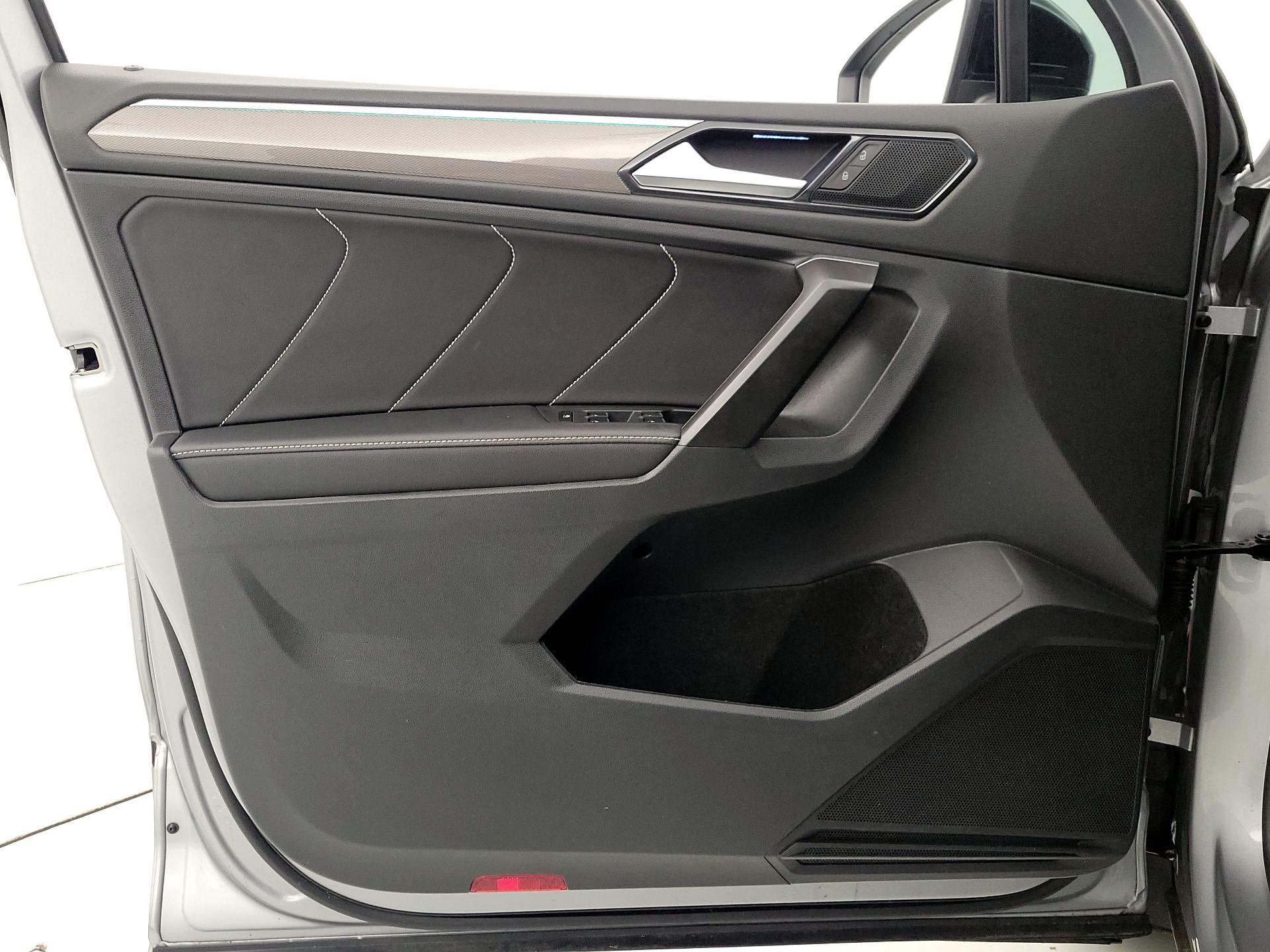 Thumbnail: 2023 Volkswagen Tiguan - 12