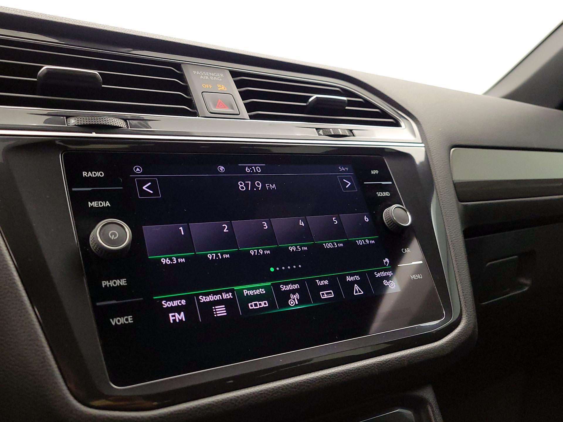 Thumbnail: 2023 Volkswagen Tiguan - 15