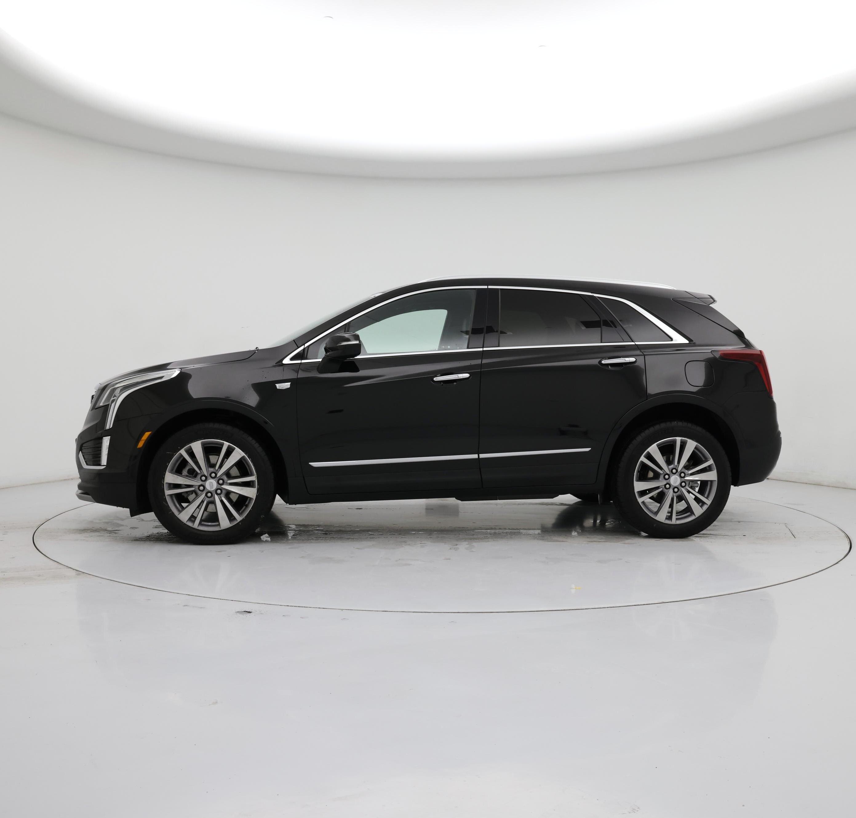 Thumbnail: 2025 Cadillac XT5 - 3