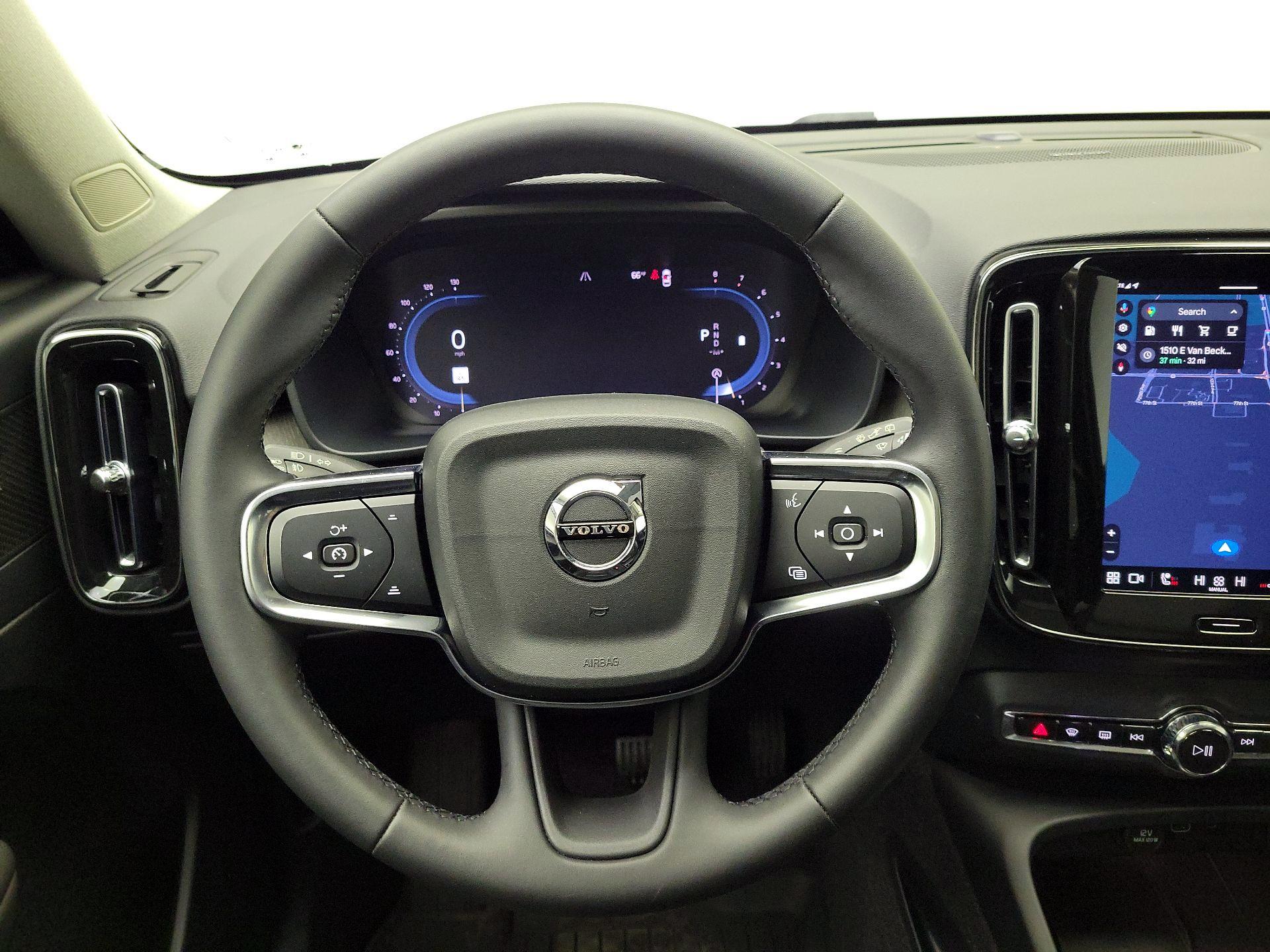 Thumbnail: 2024 Volvo XC40 - 10