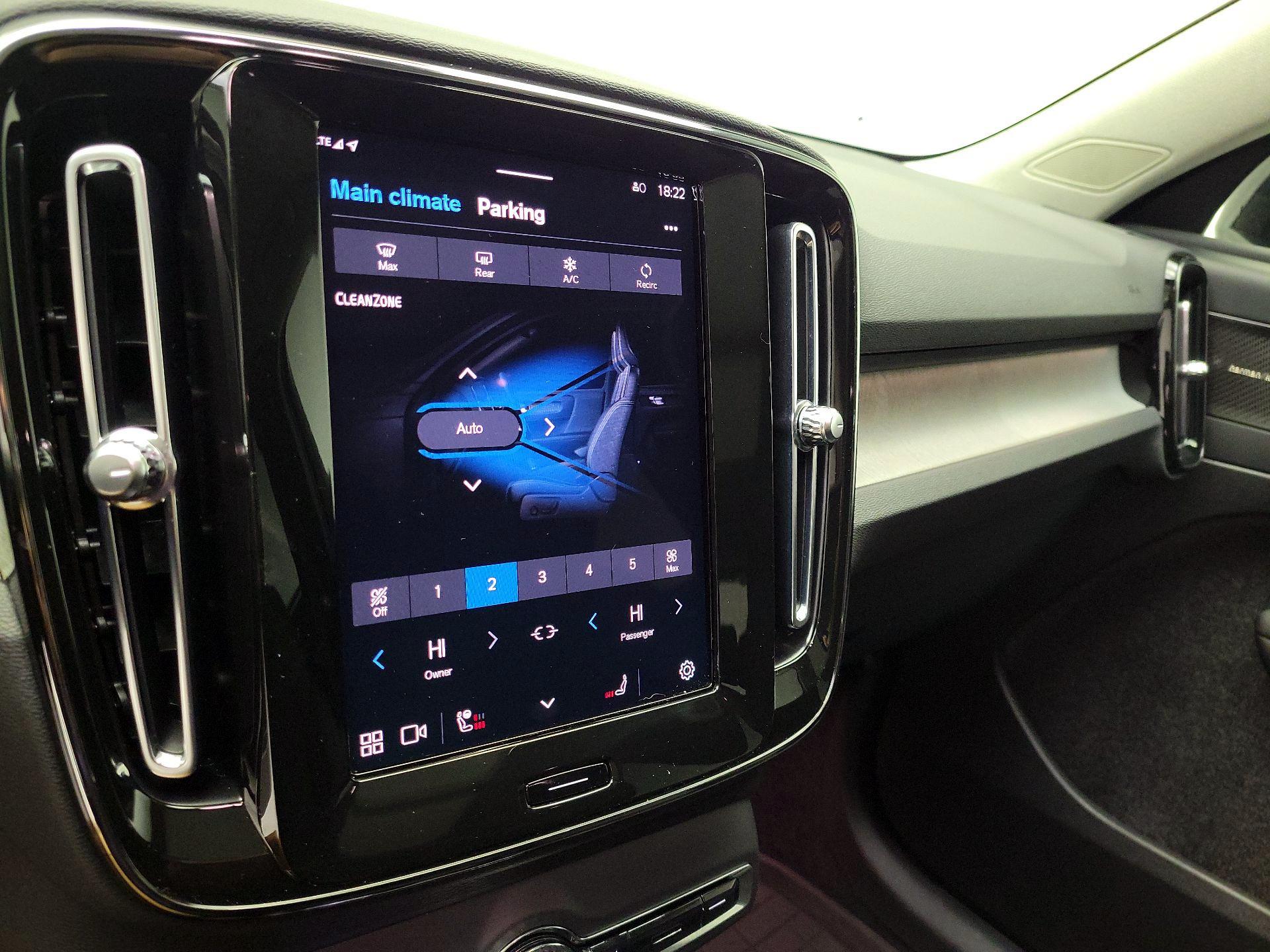 Thumbnail: 2024 Volvo XC40 - 17