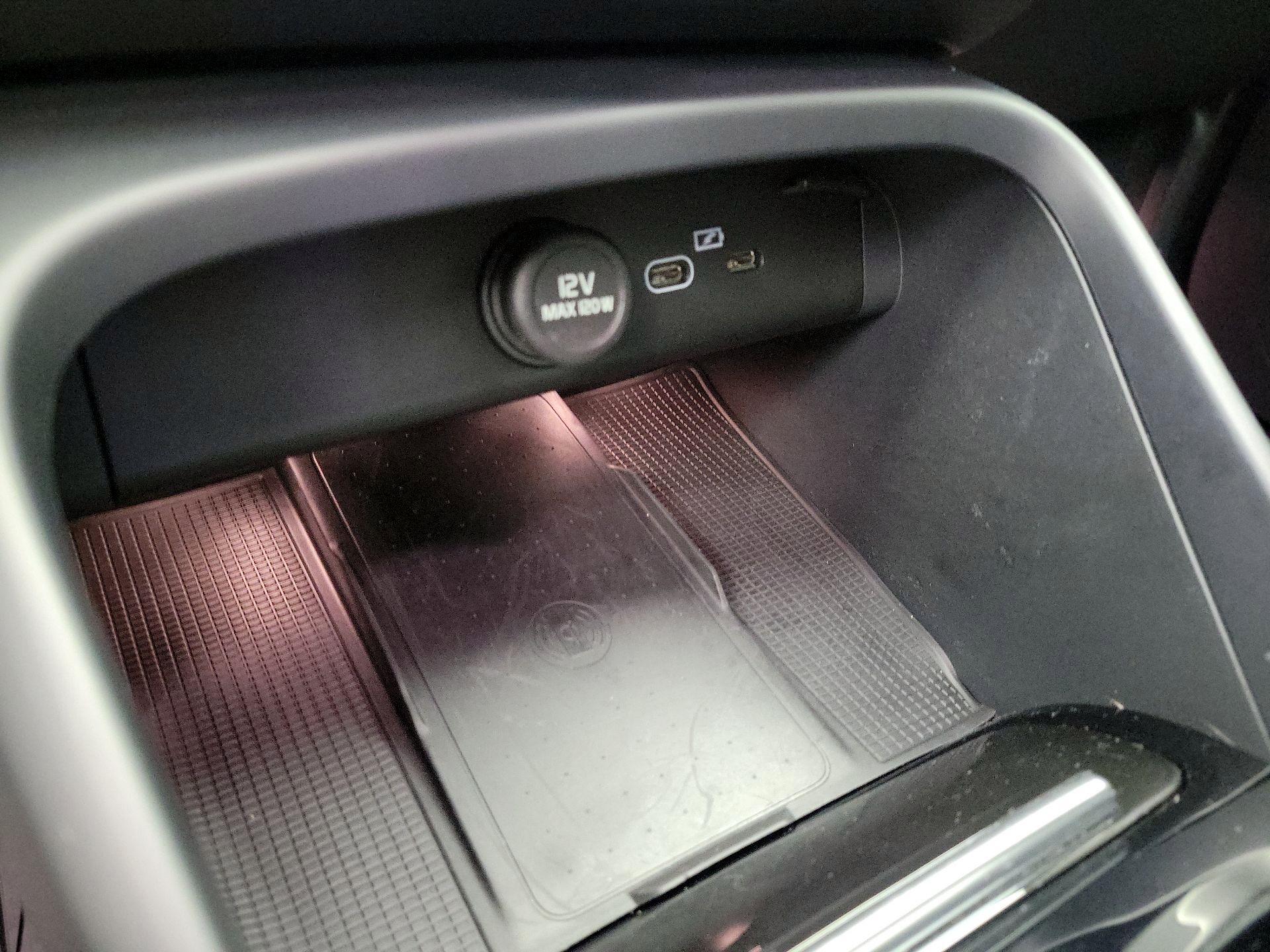 Thumbnail: 2024 Volvo XC40 - 19