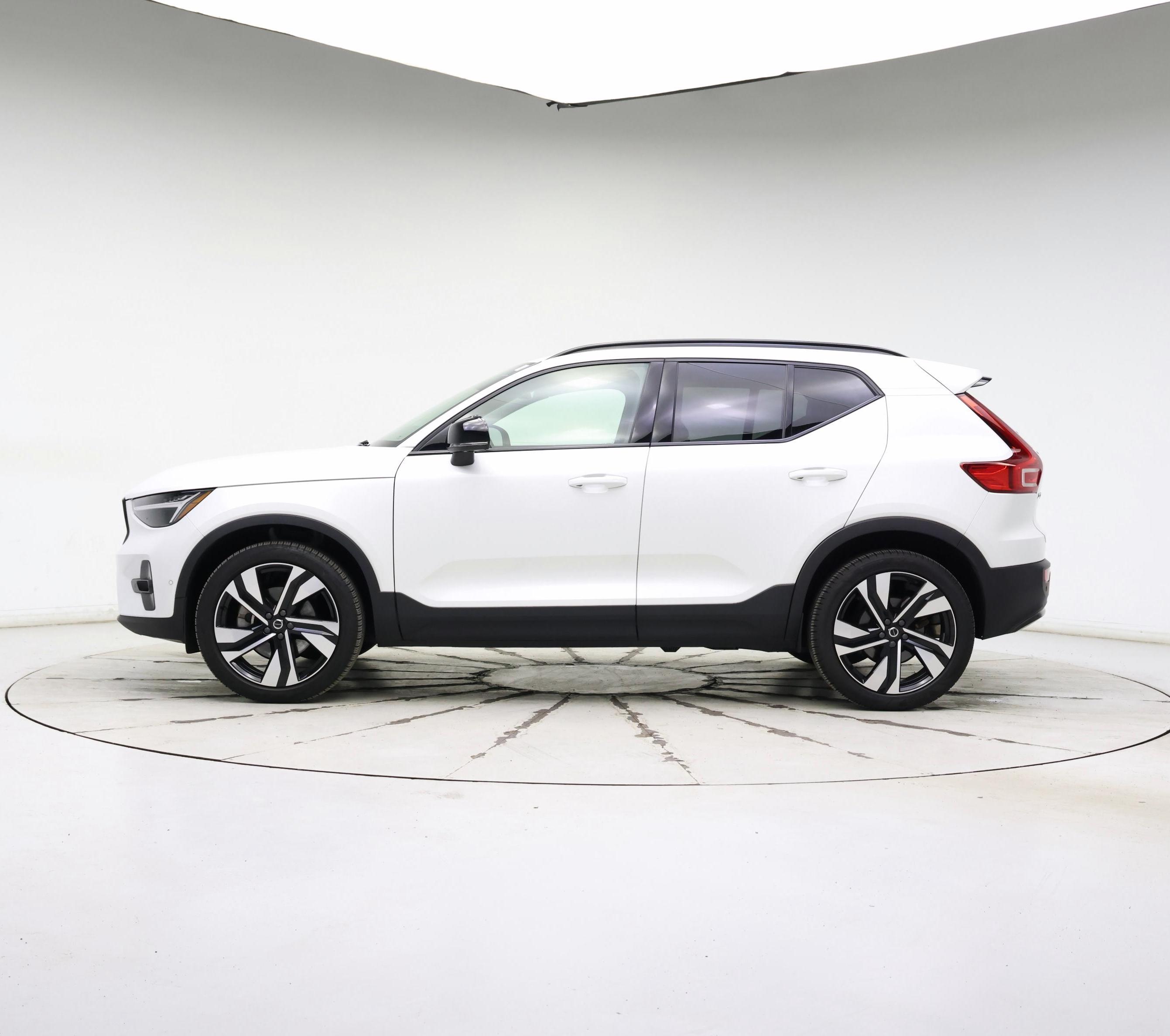 Thumbnail: 2024 Volvo XC40 - 3