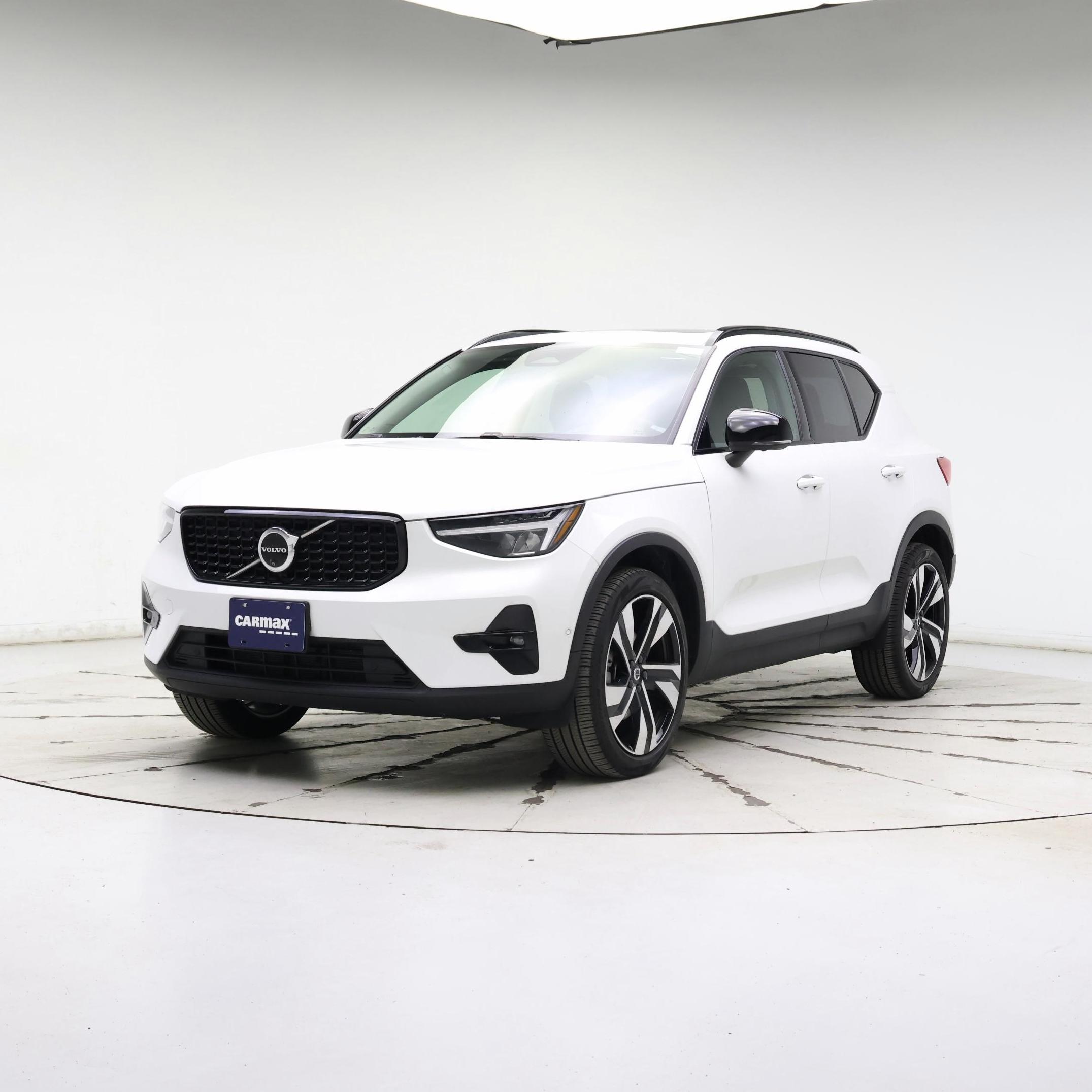 Thumbnail: 2024 Volvo XC40 - 4