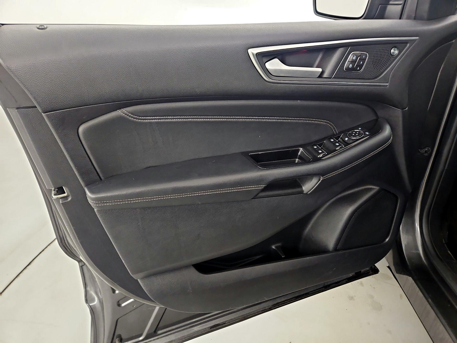 Thumbnail: 2020 Ford Edge - 12