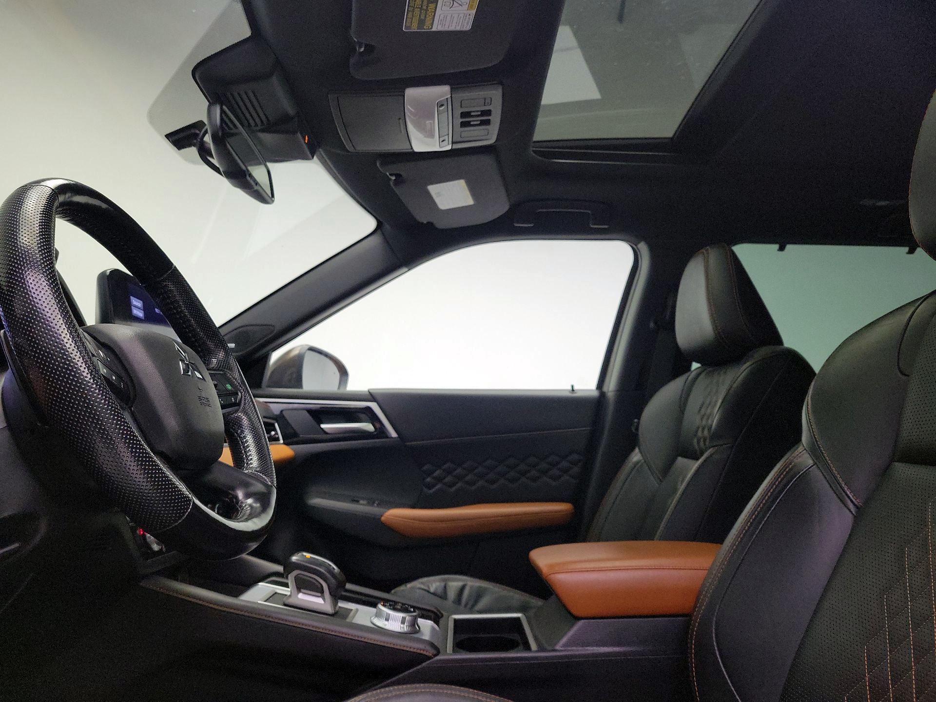 Thumbnail: 2022 Mitsubishi Outlander - 18