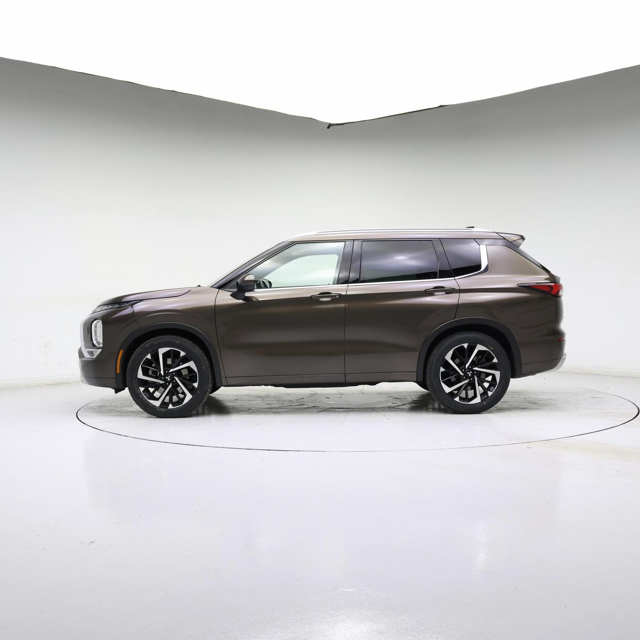 Thumbnail: 2022 Mitsubishi Outlander - 3