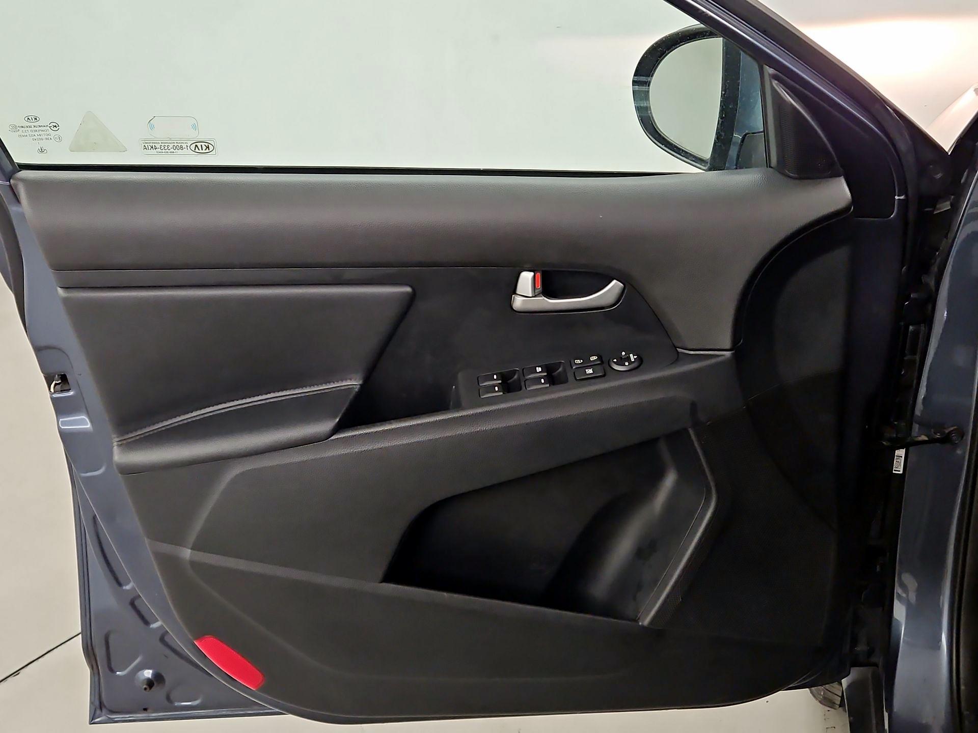 Thumbnail: 2015 Kia Sportage - 12