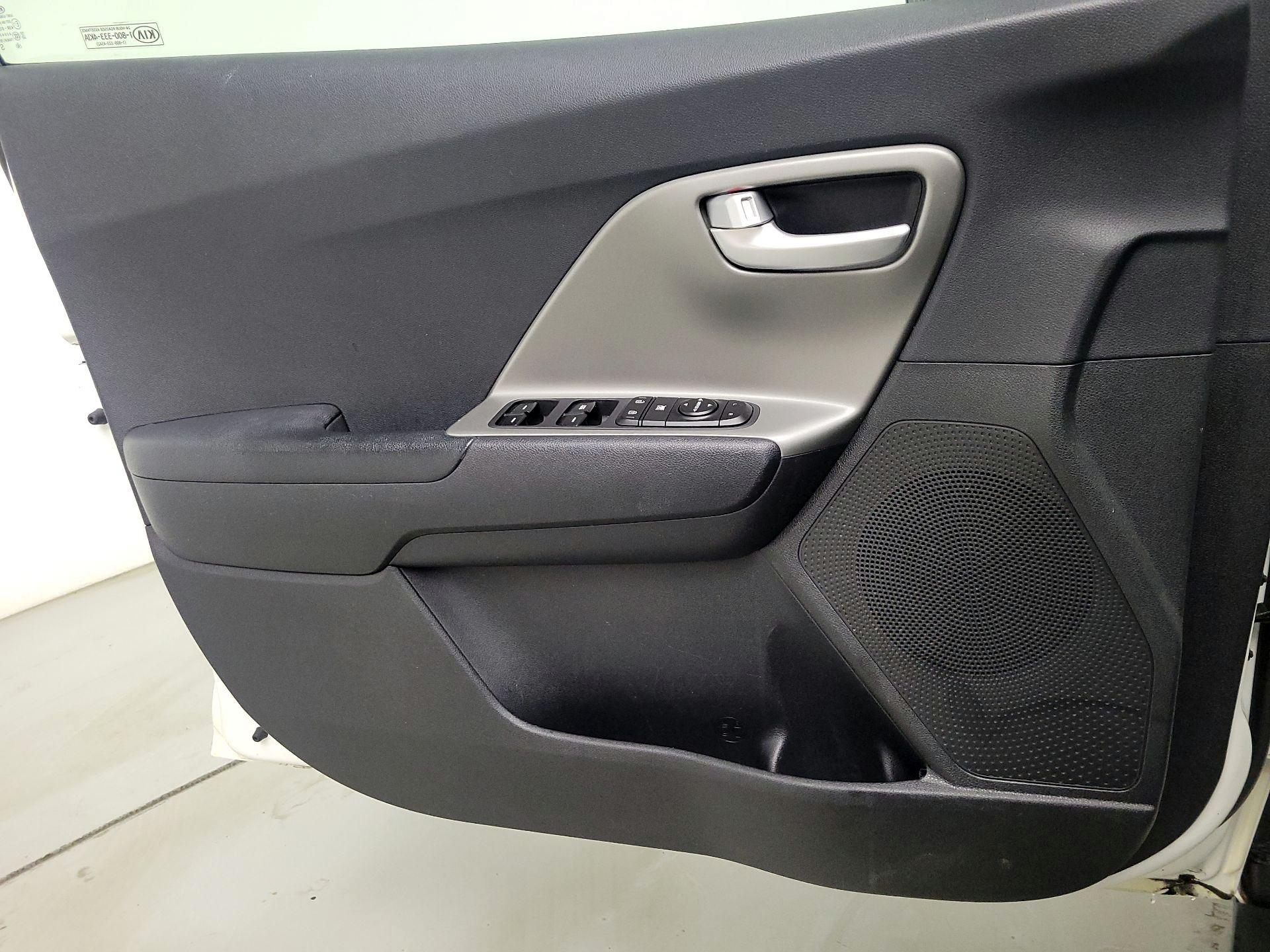 Thumbnail: 2019 Kia Niro - 12