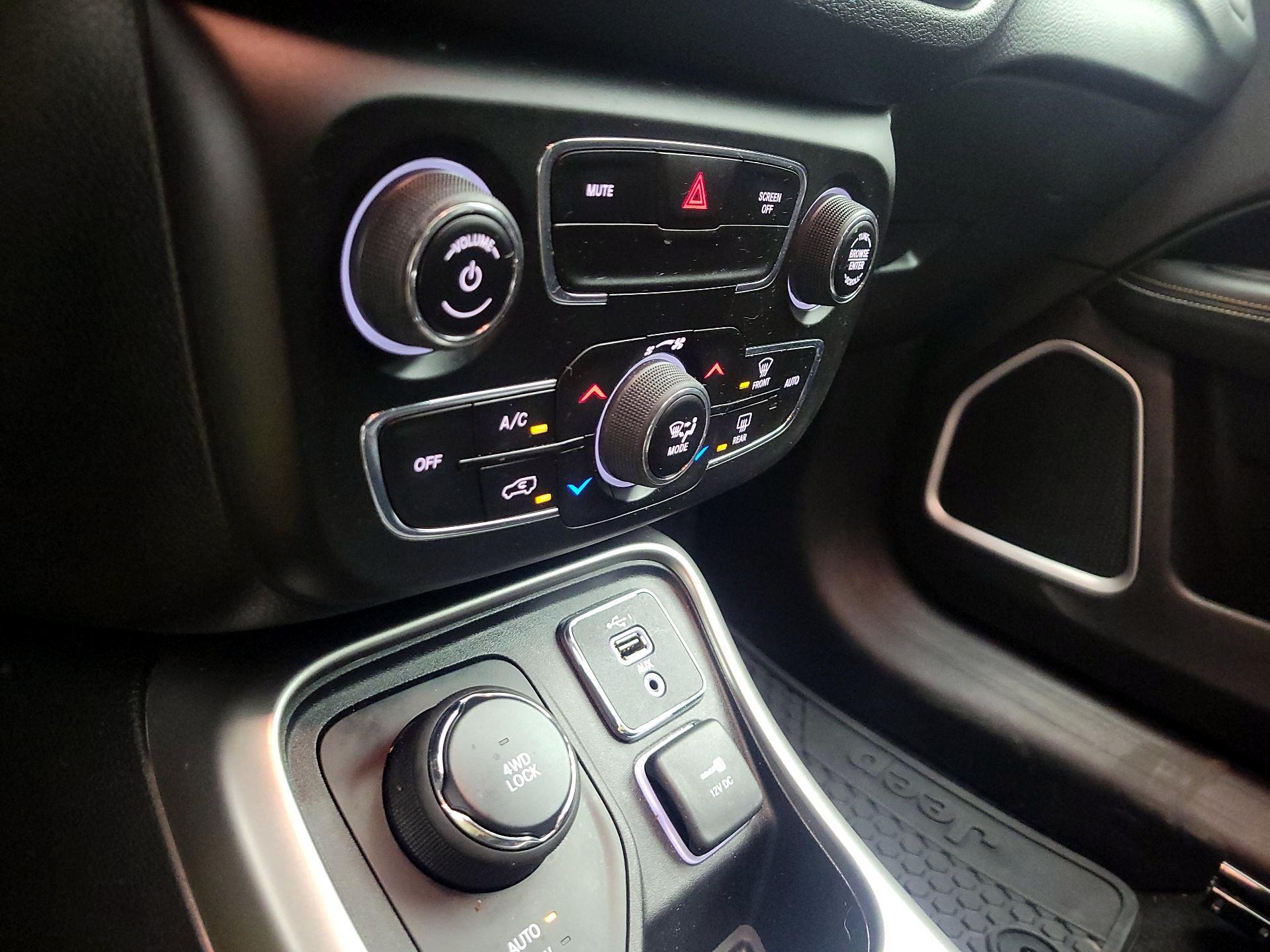 Thumbnail: 2020 Jeep Compass - 15