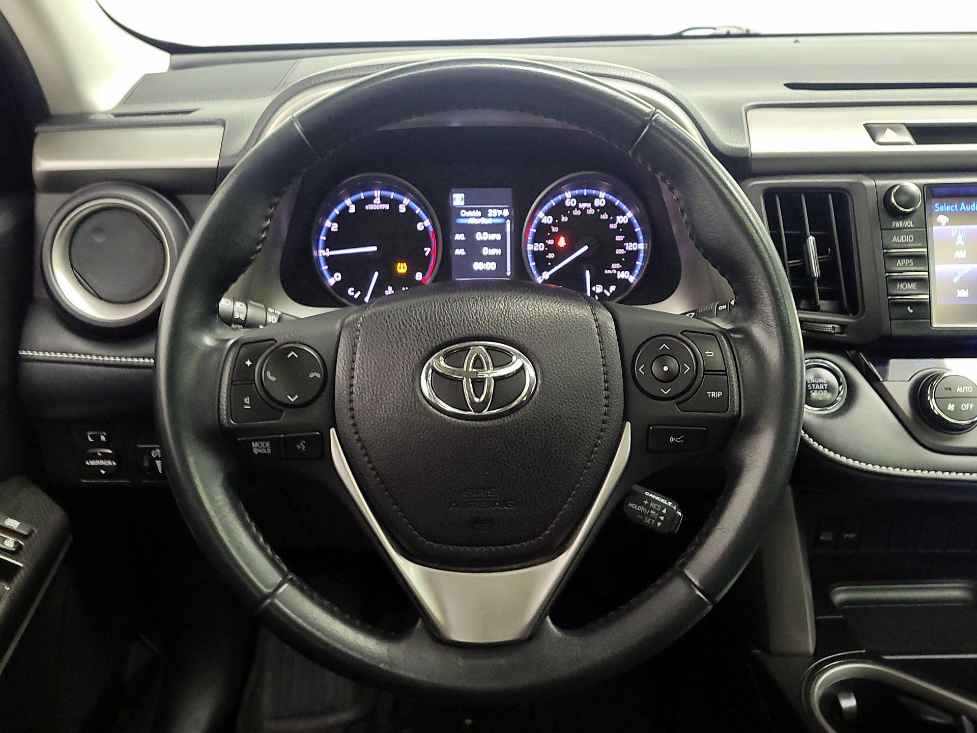 Thumbnail: 2018 Toyota RAV4 - 10