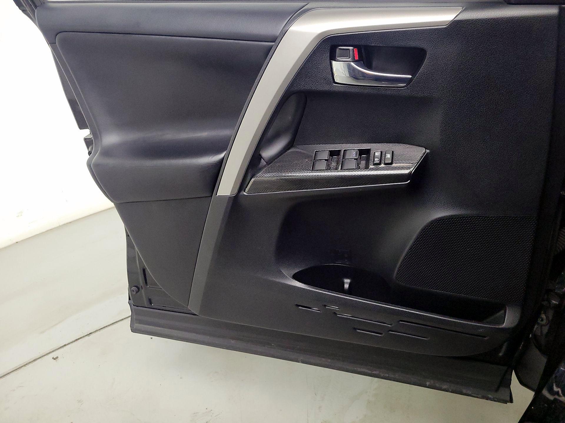 Thumbnail: 2018 Toyota RAV4 - 12