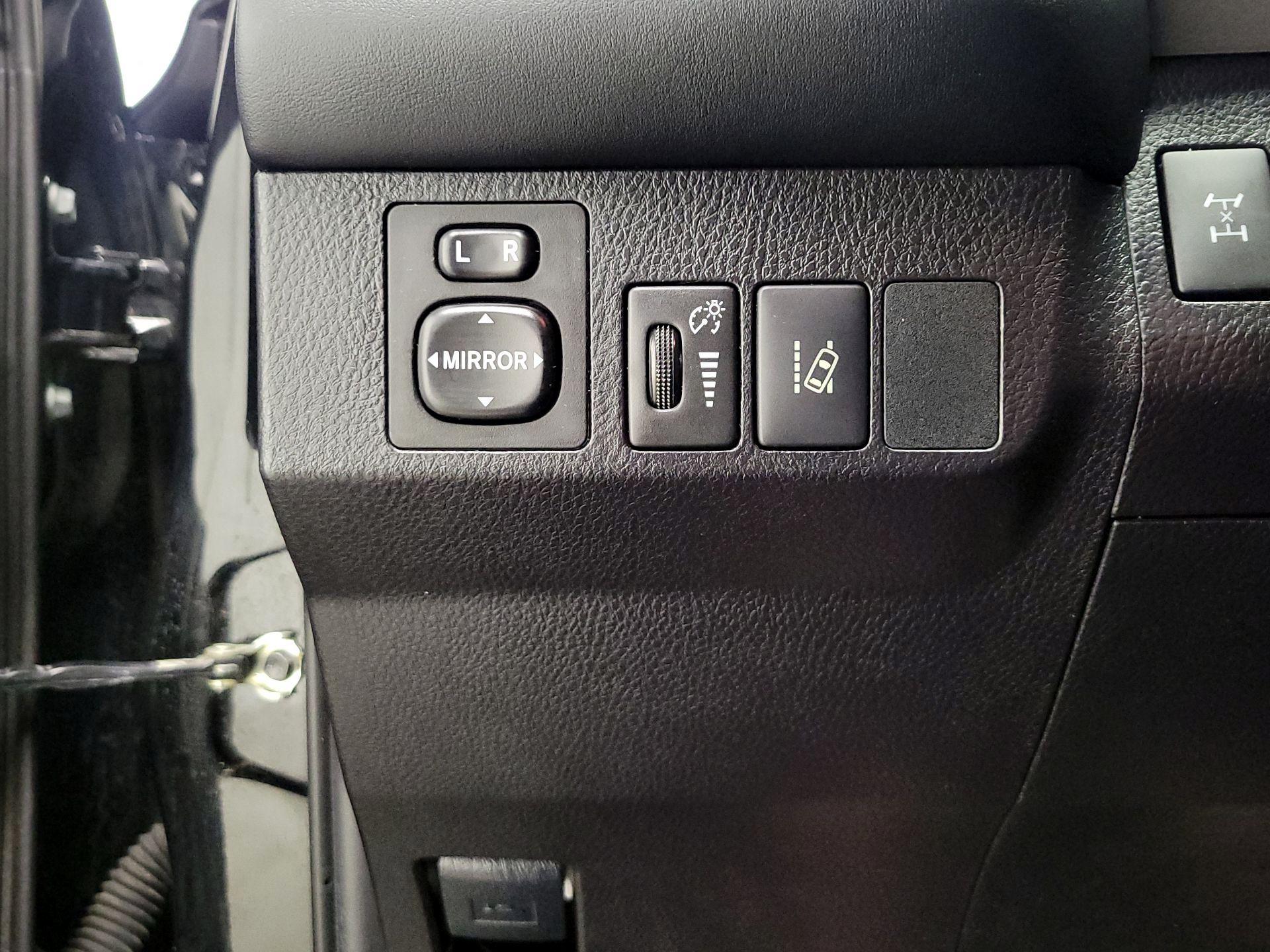 Thumbnail: 2018 Toyota RAV4 - 13