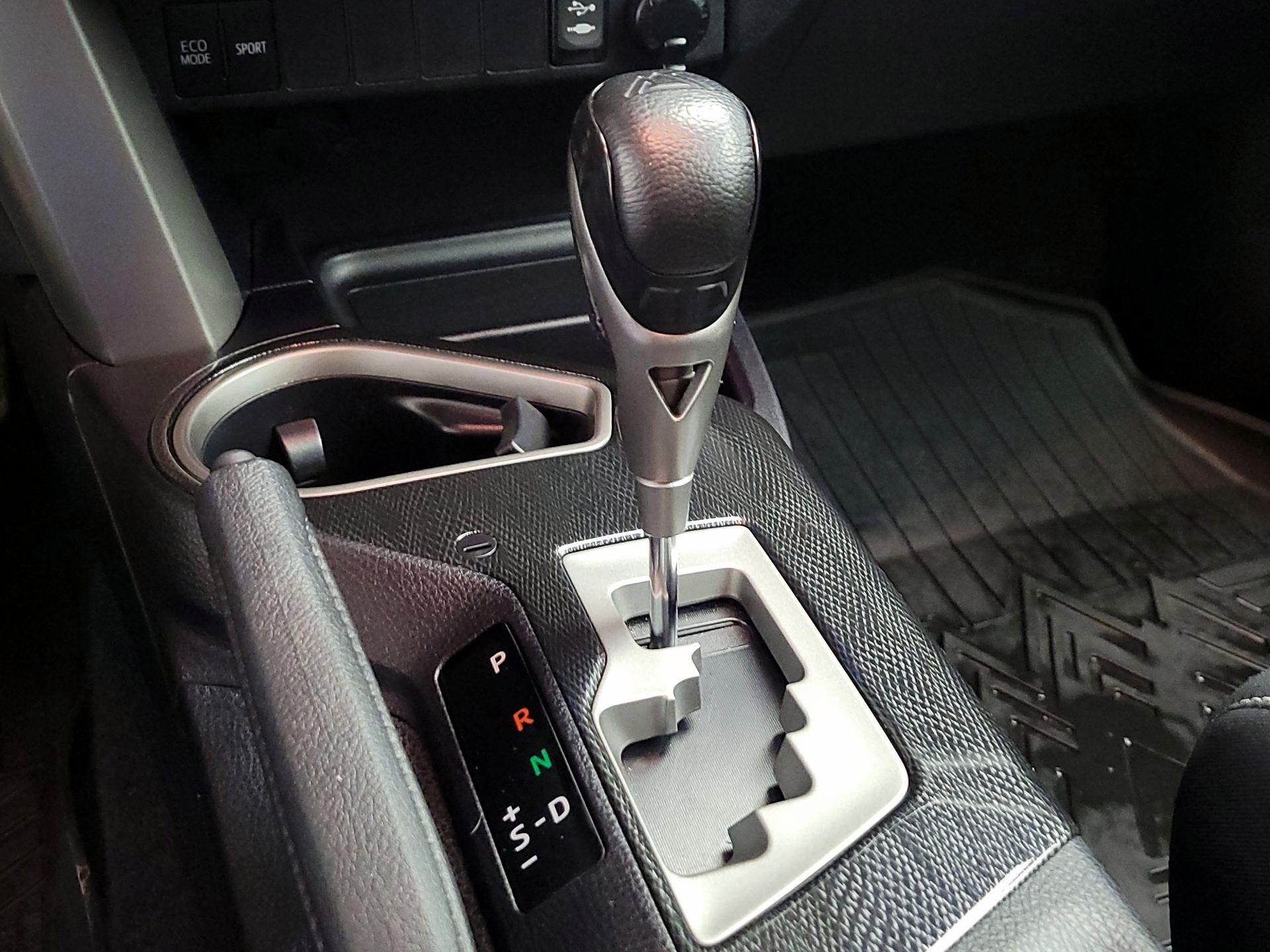 Thumbnail: 2018 Toyota RAV4 - 17