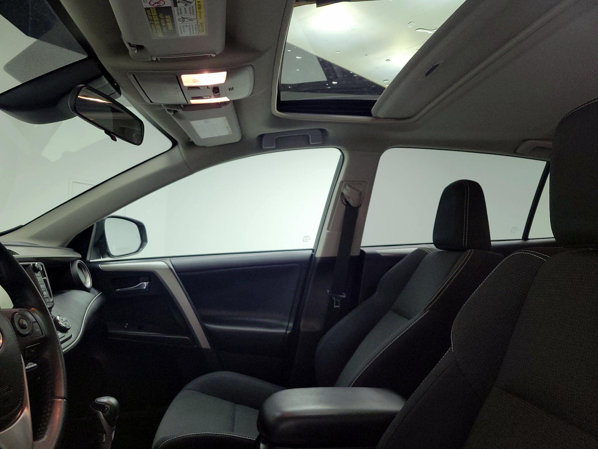 Thumbnail: 2018 Toyota RAV4 - 19