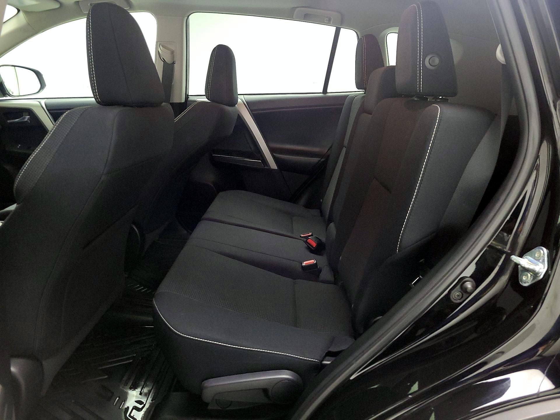 Thumbnail: 2018 Toyota RAV4 - 20