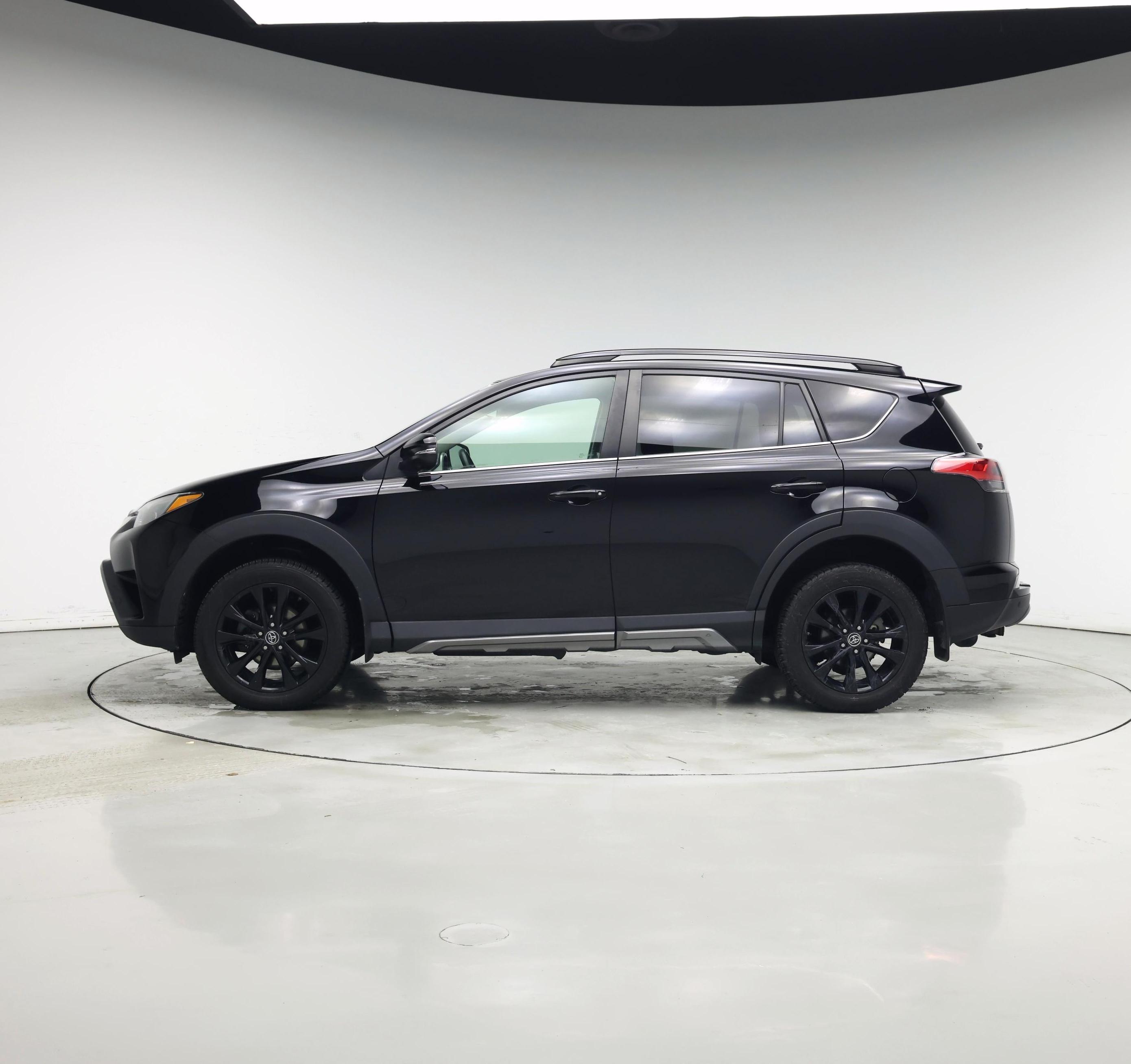 Thumbnail: 2018 Toyota RAV4 - 3