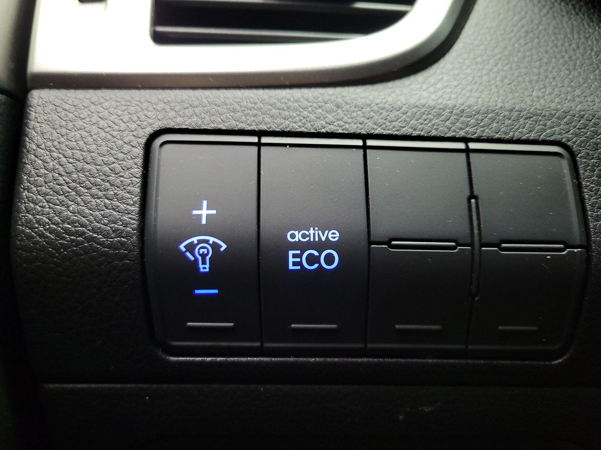 Thumbnail: 2017 Hyundai Elantra - 13