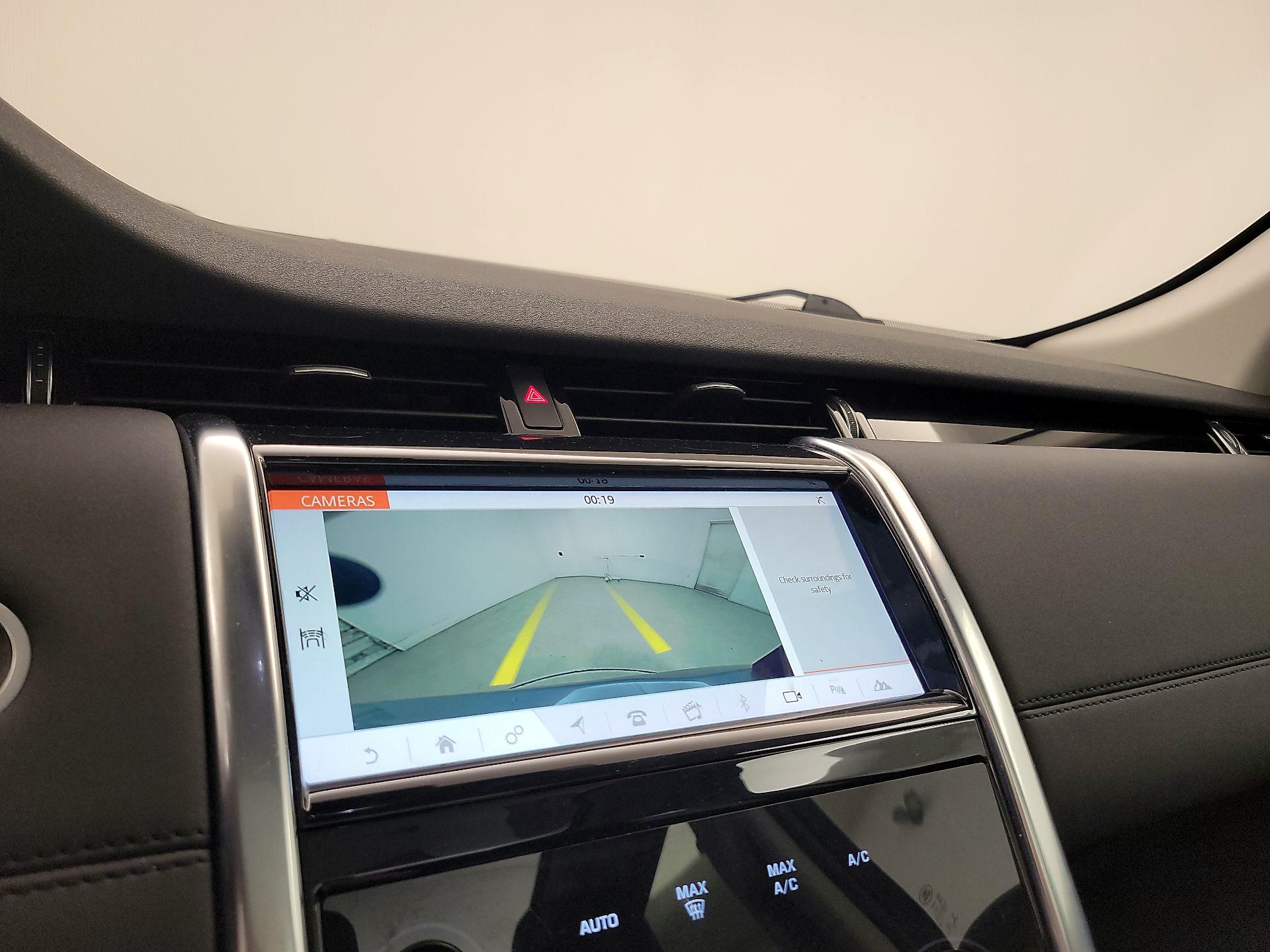 Thumbnail: 2020 Land Rover Discovery Sport - 15