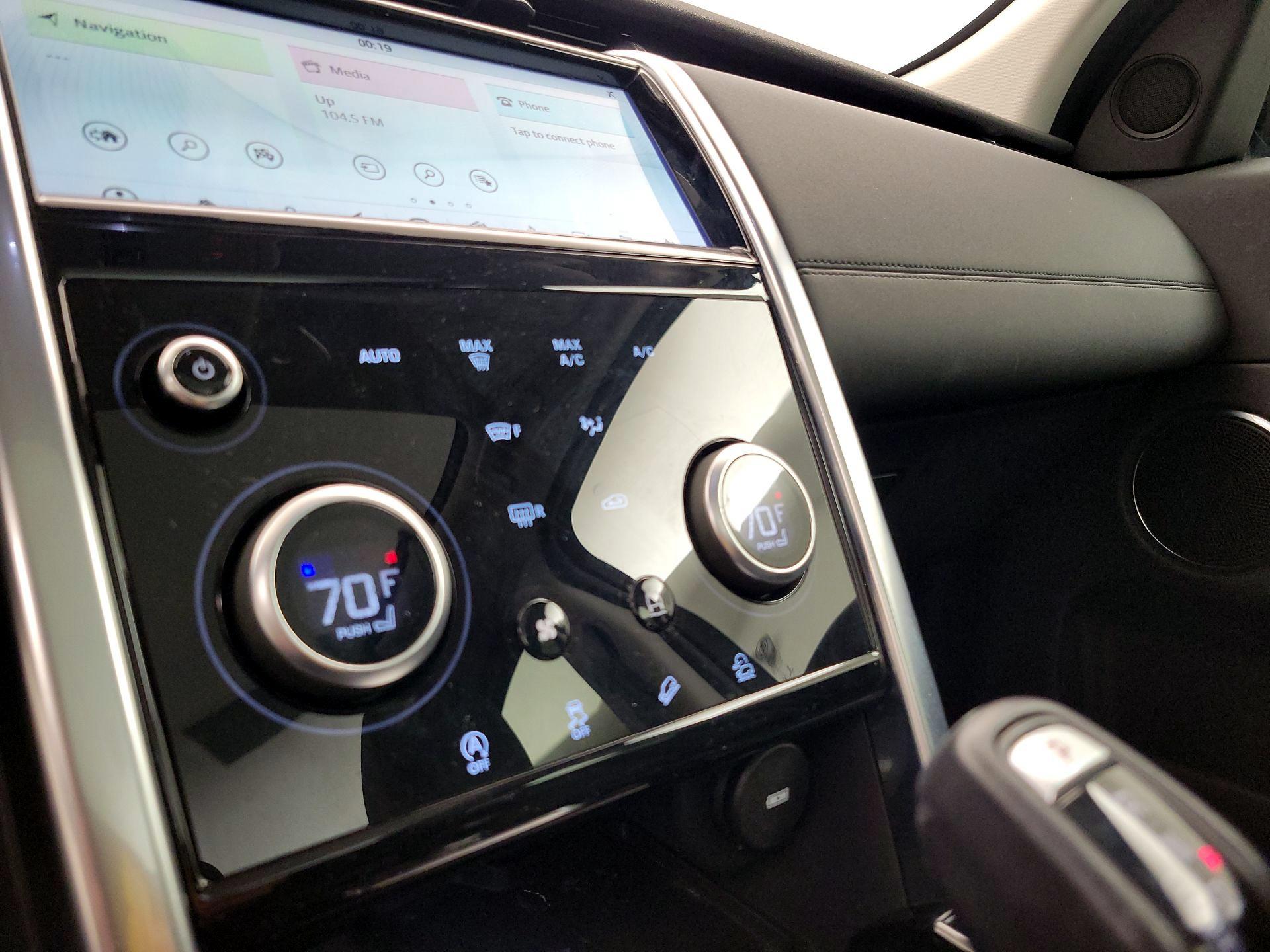 Thumbnail: 2020 Land Rover Discovery Sport - 17