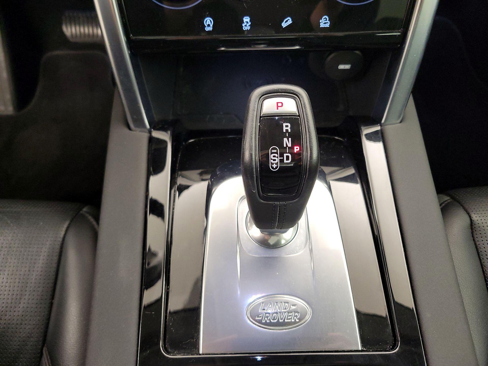 Thumbnail: 2020 Land Rover Discovery Sport - 18