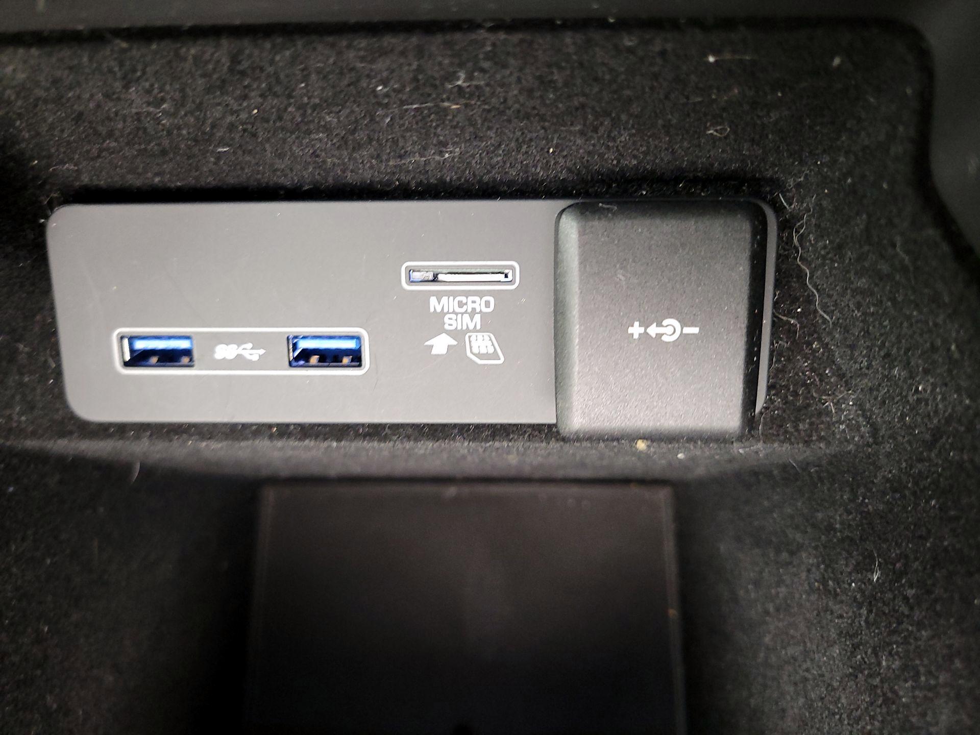 Thumbnail: 2020 Land Rover Discovery Sport - 19