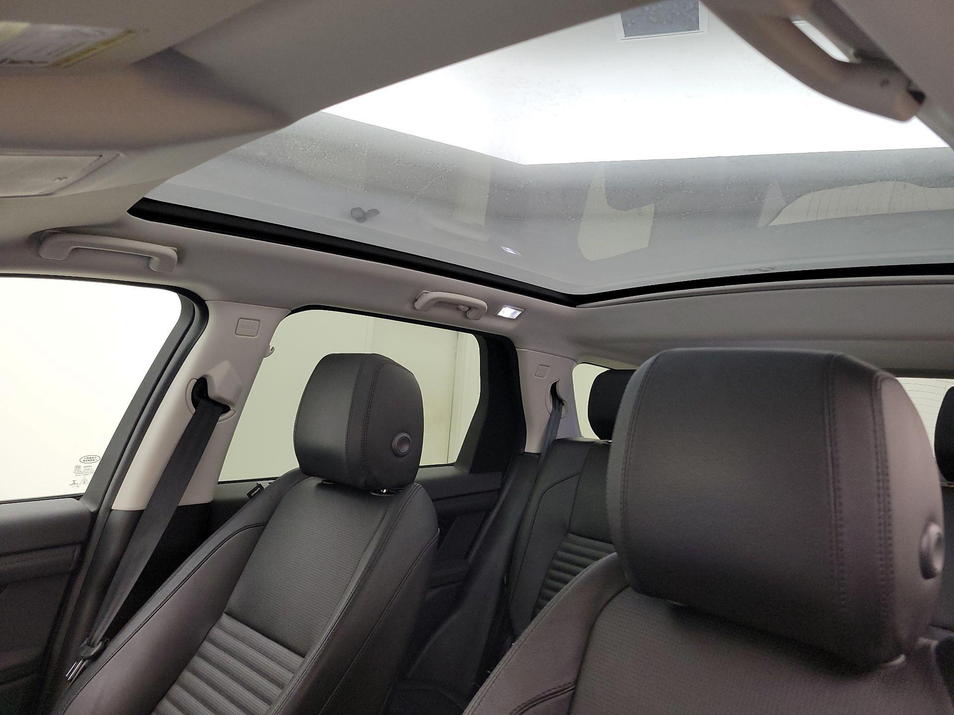 Thumbnail: 2020 Land Rover Discovery Sport - 20