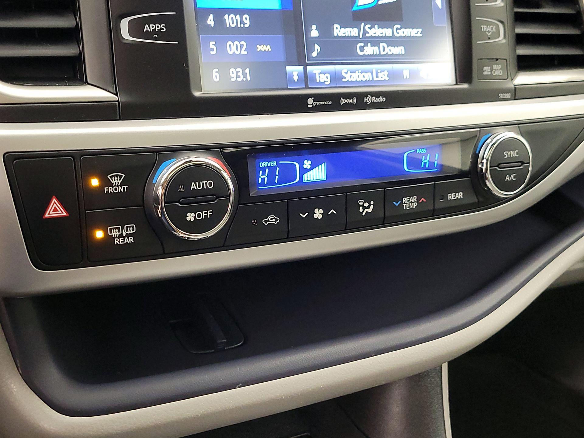 Thumbnail: 2018 Toyota Highlander - 16