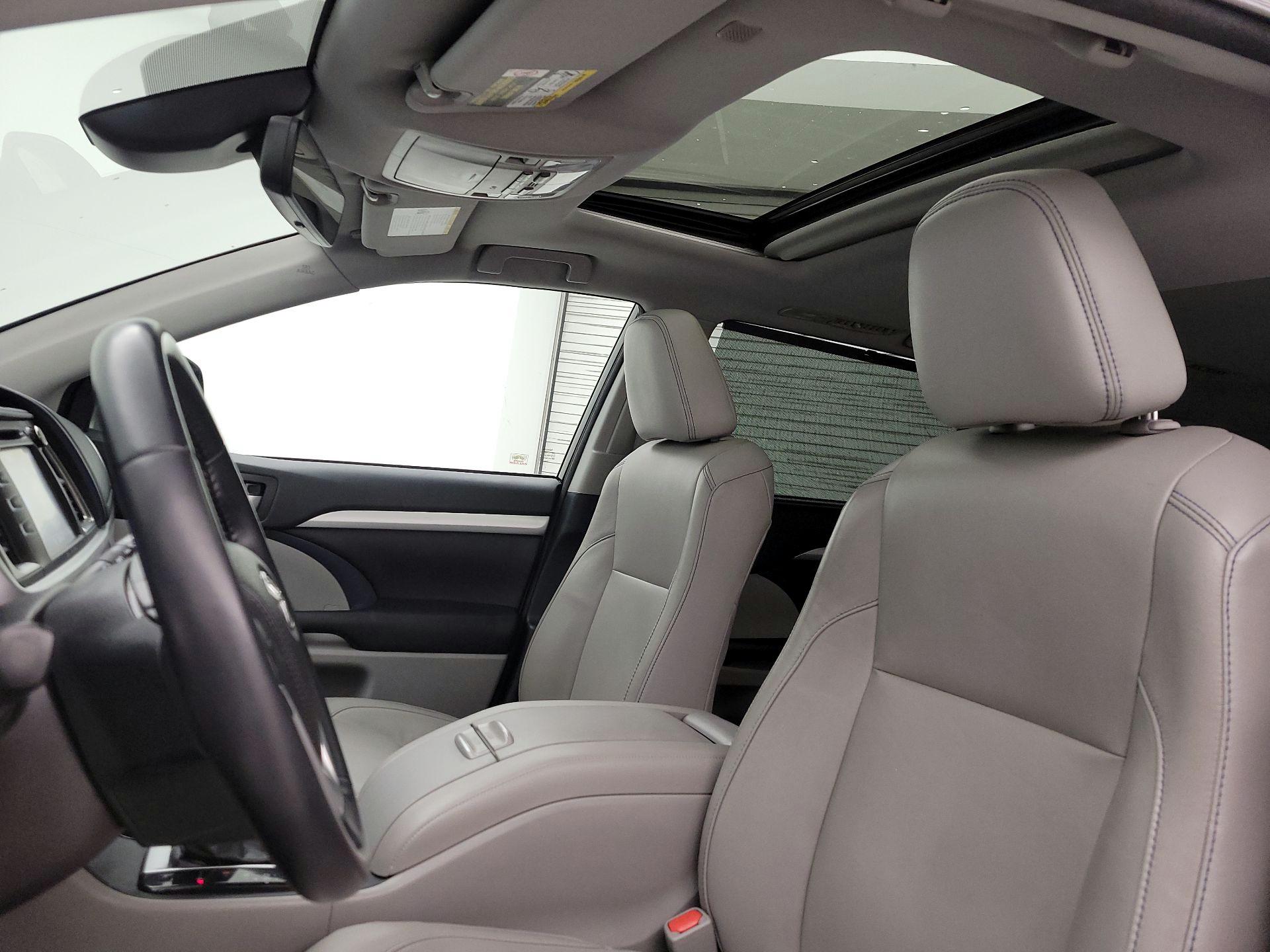 Thumbnail: 2018 Toyota Highlander - 19