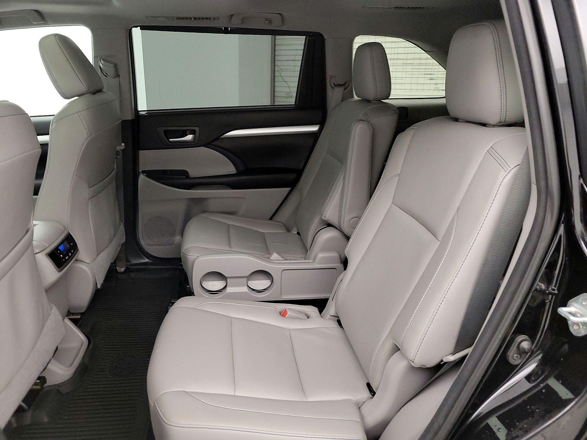 Thumbnail: 2018 Toyota Highlander - 20