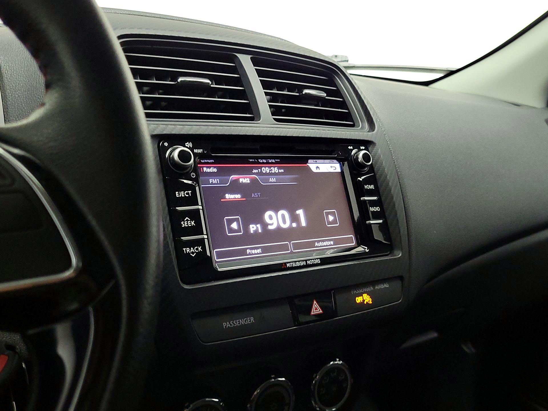 Thumbnail: 2018 Mitsubishi Outlander Sport - 14