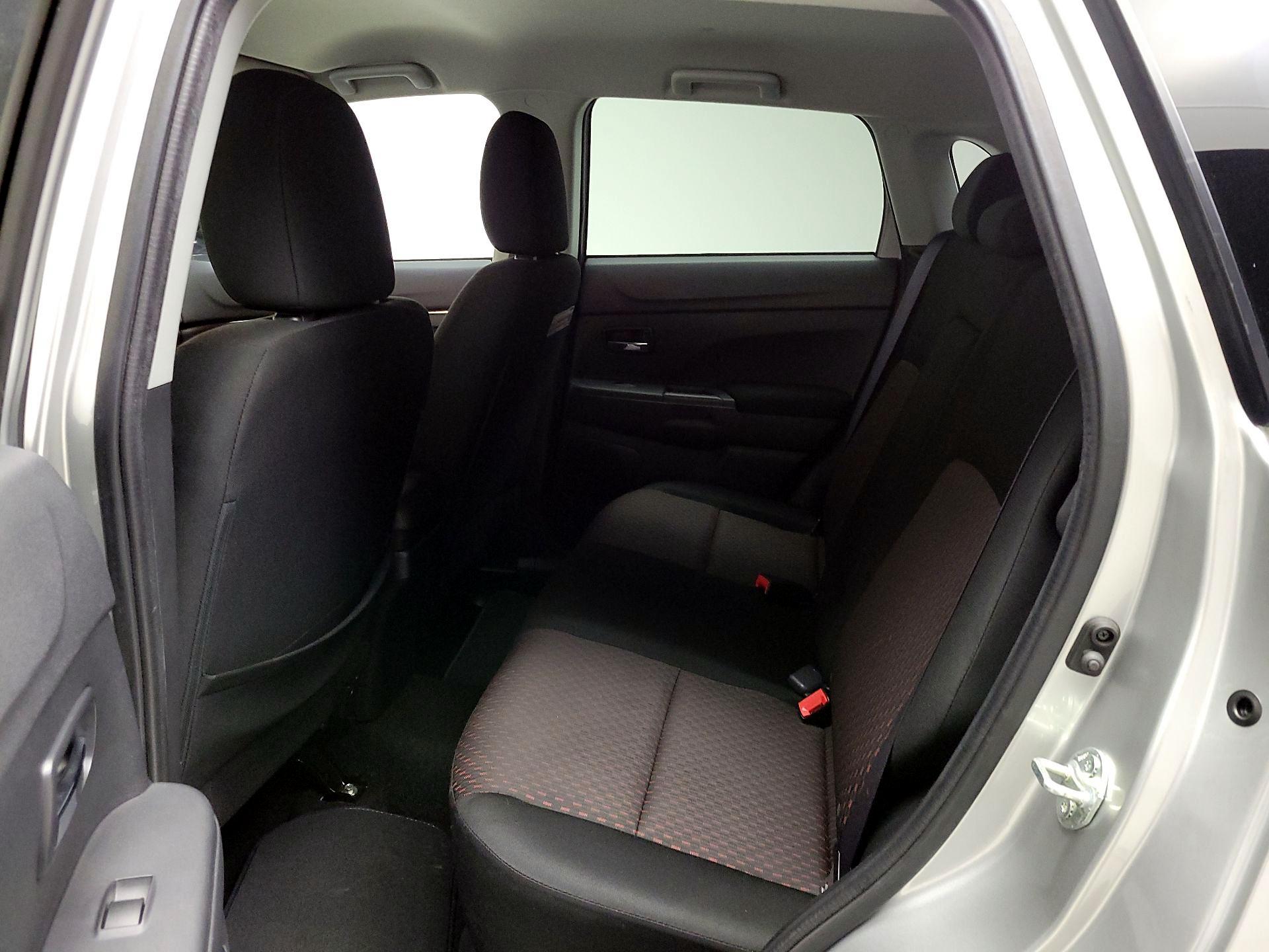 Thumbnail: 2018 Mitsubishi Outlander Sport - 18