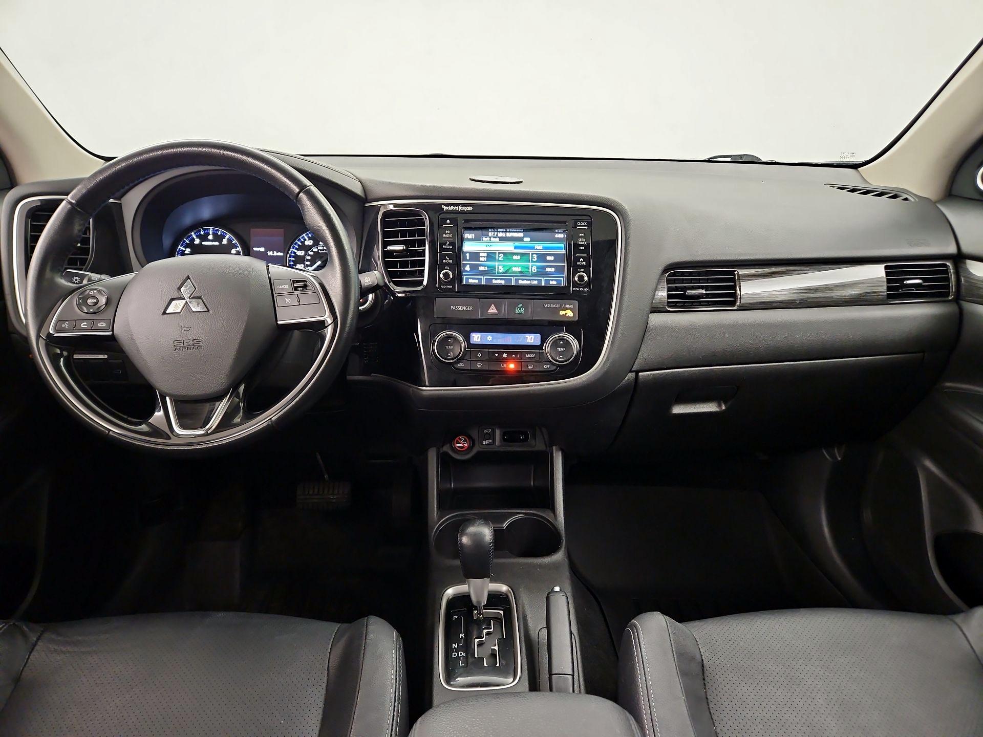 Thumbnail: 2016 Mitsubishi Outlander - 9