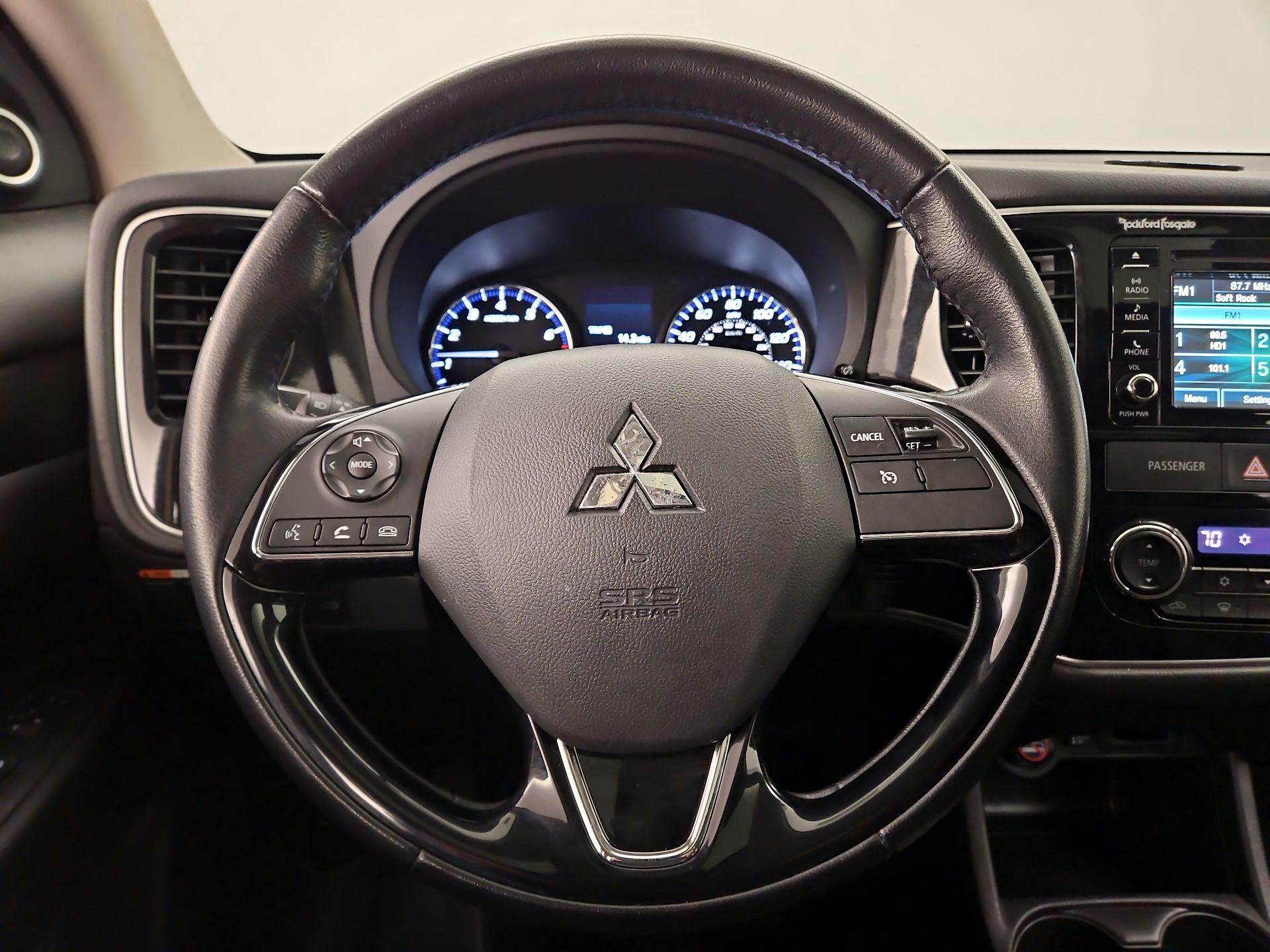 Thumbnail: 2016 Mitsubishi Outlander - 10