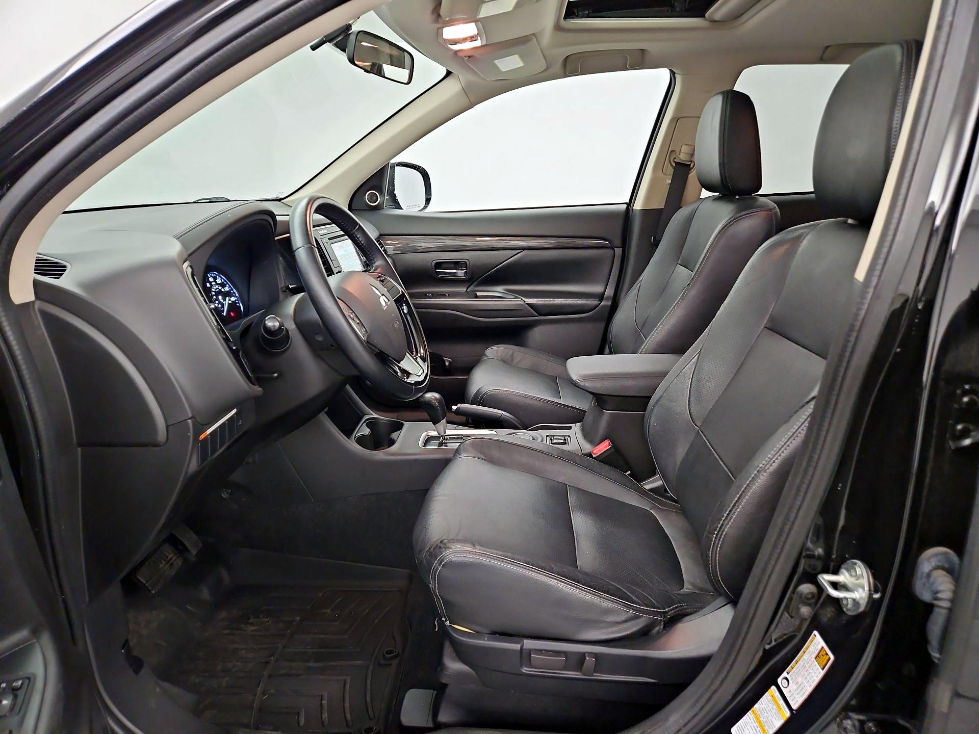 Thumbnail: 2016 Mitsubishi Outlander - 11