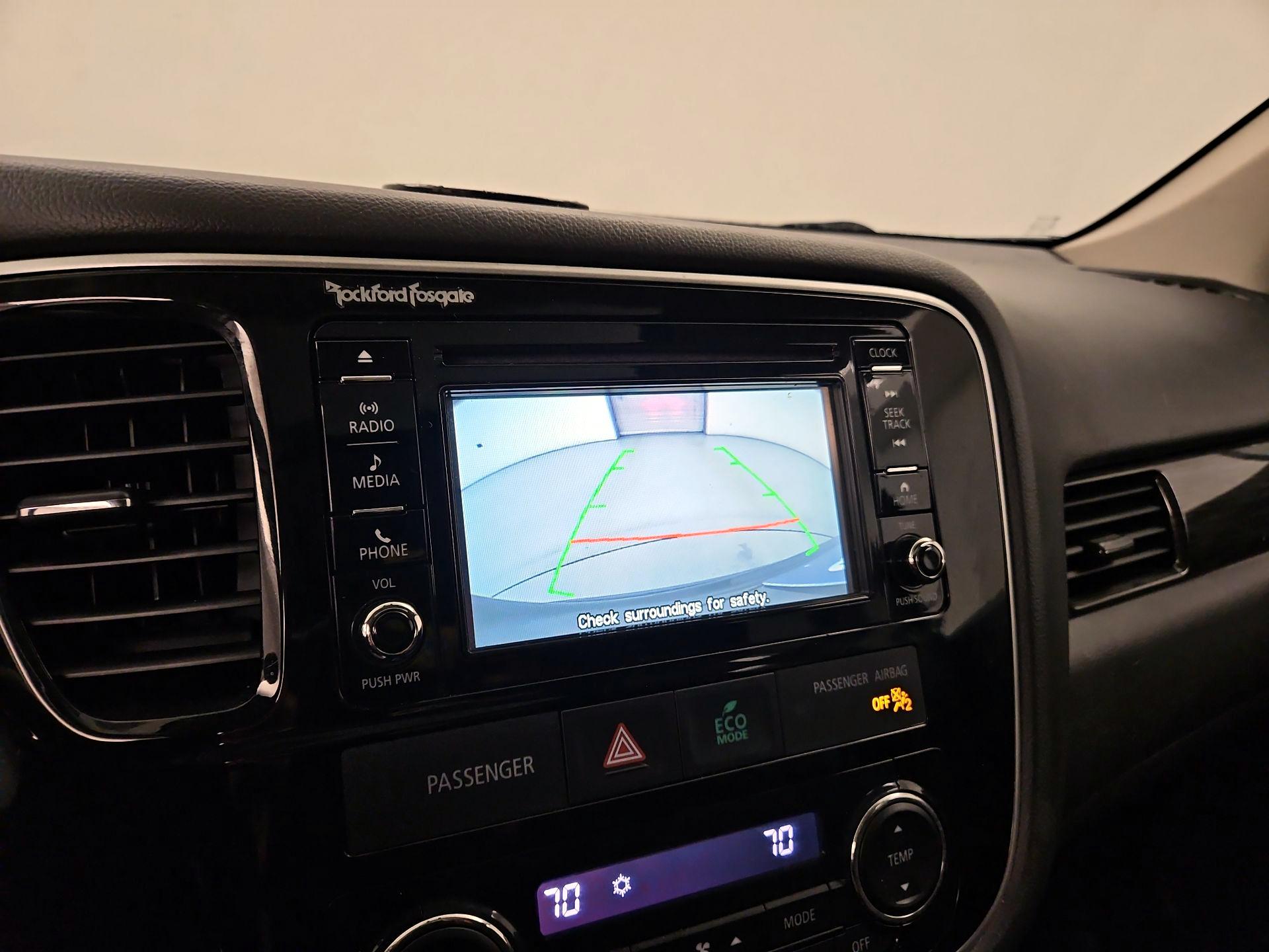 Thumbnail: 2016 Mitsubishi Outlander - 14