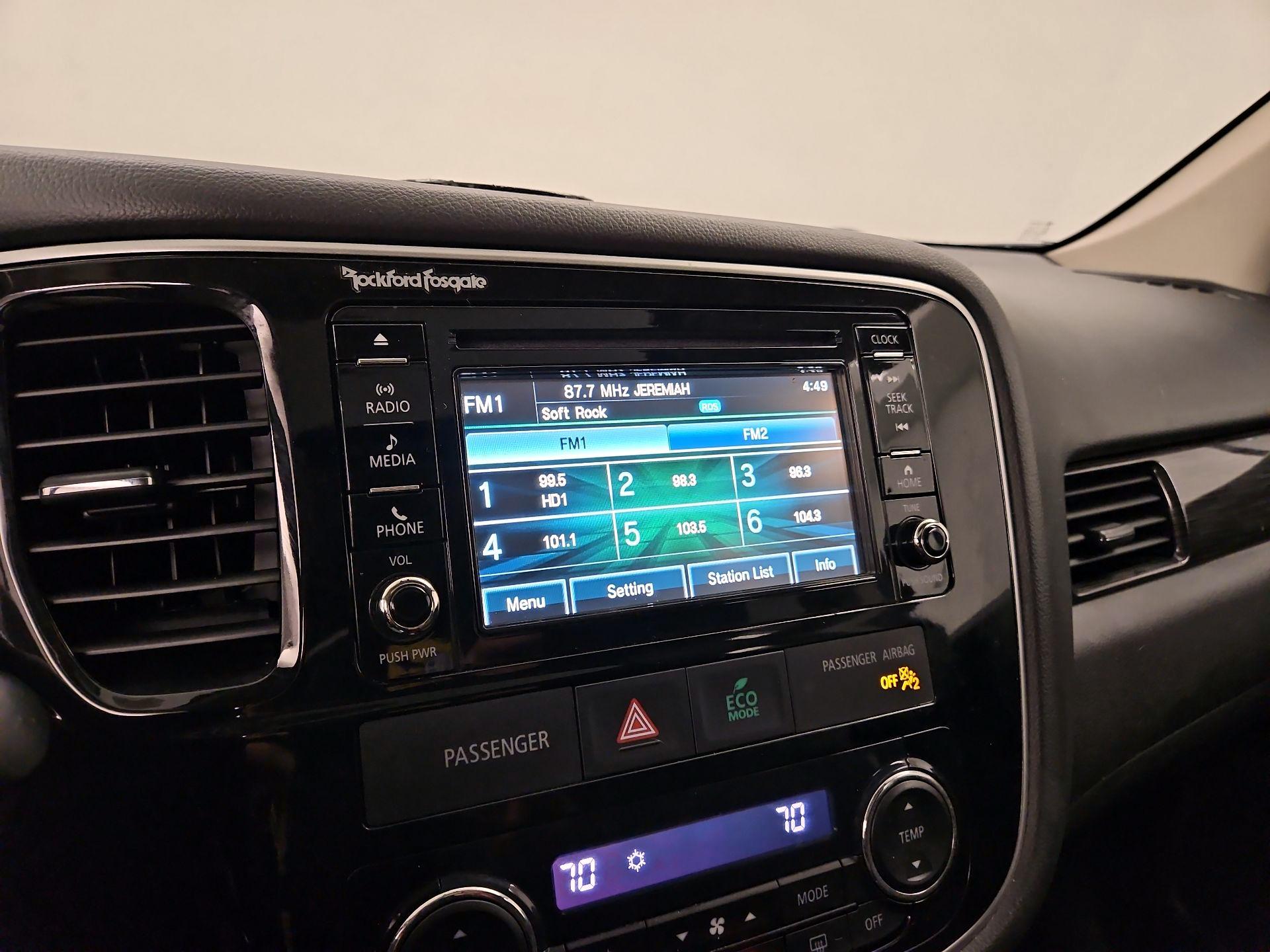 Thumbnail: 2016 Mitsubishi Outlander - 15